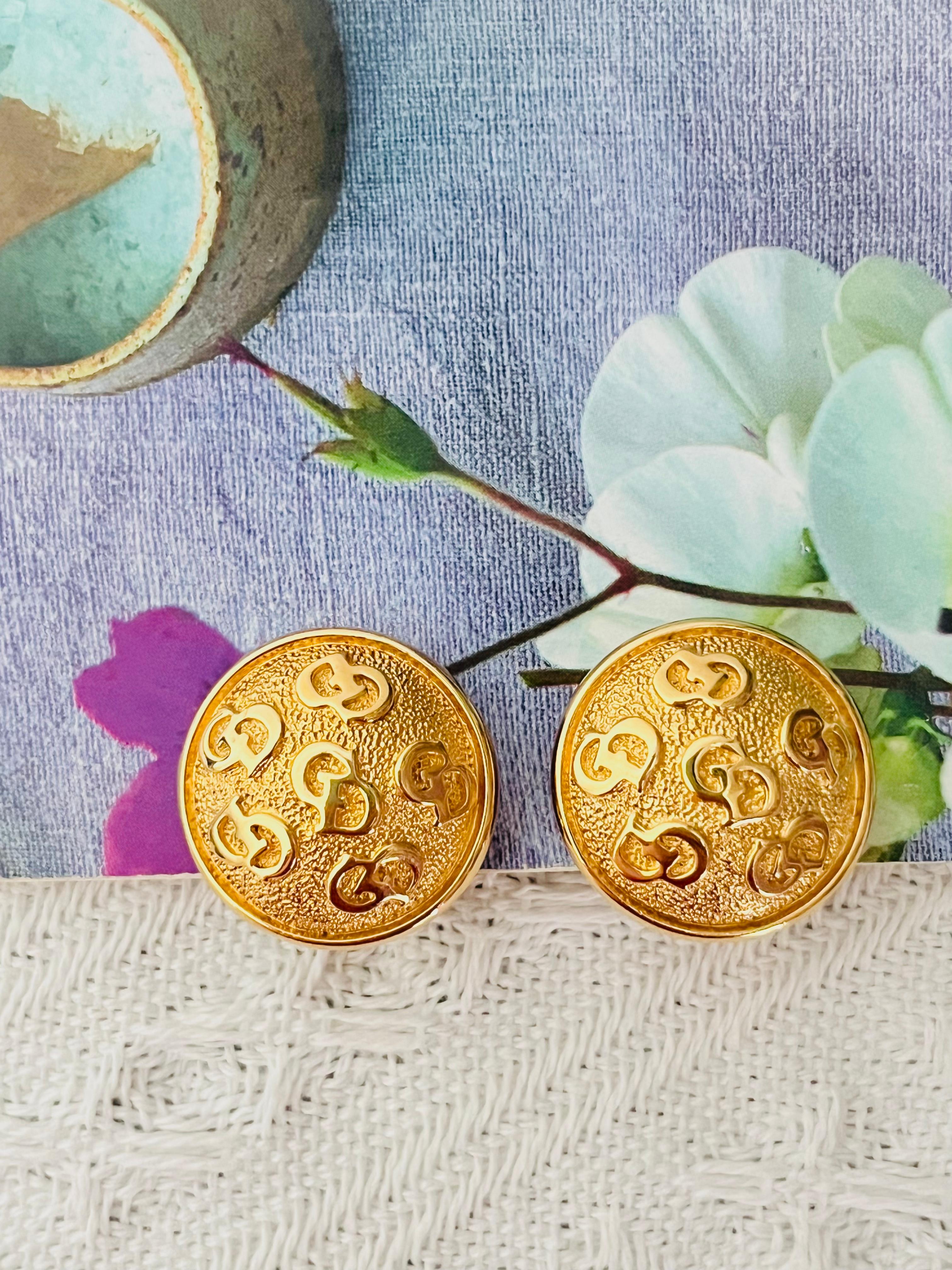 Christian Dior Vintage Años 80 Unisex Seis 6 Logo CD Monograma Círculo Cúpula Redonda Modernista Clip Pendientes, Dorado

Muy buen estado. Quizá ligeros arañazos o pérdida de color, apenas perceptibles. 100% original.

Un par de pendientes muy