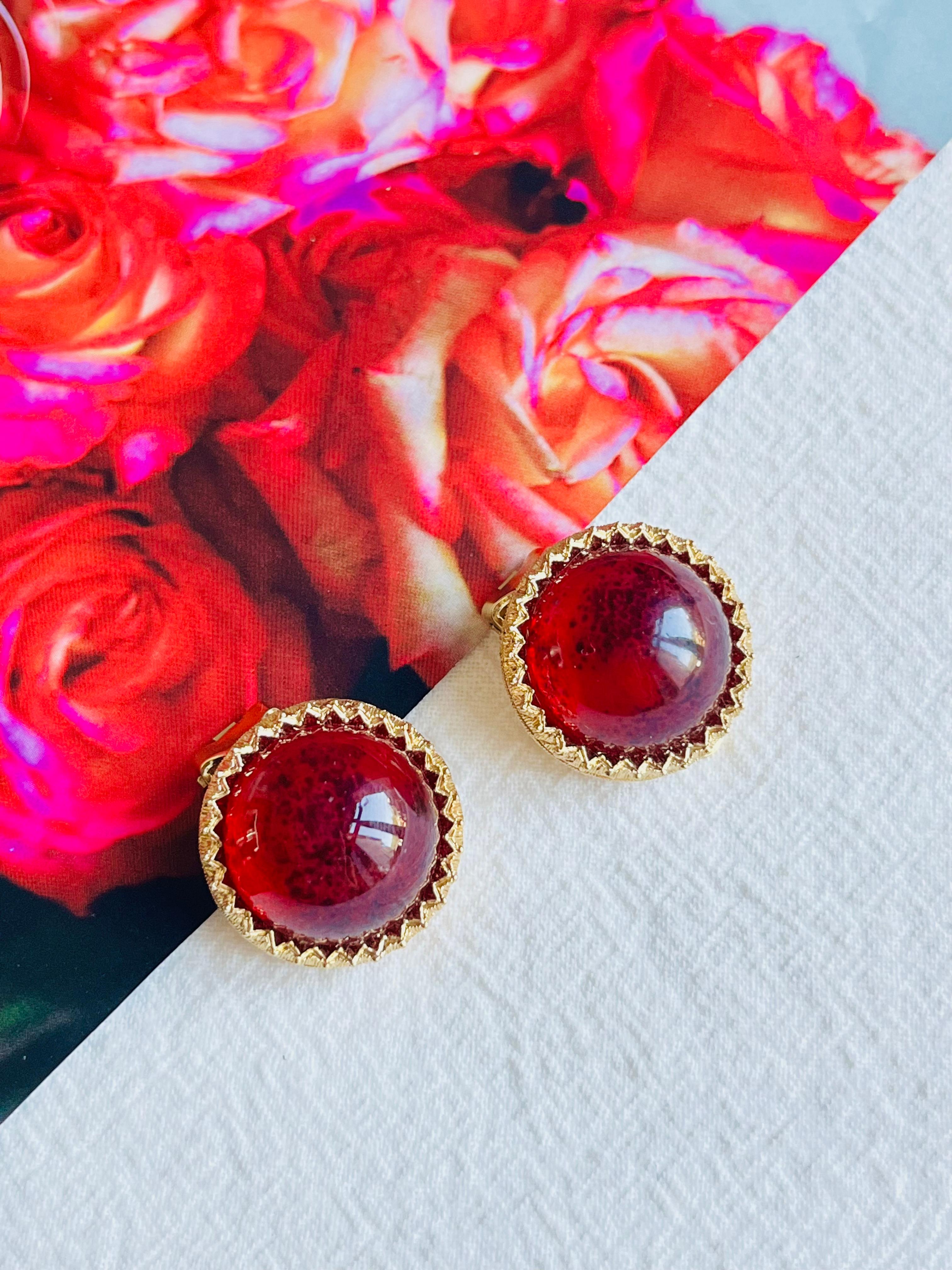Art Deco Christian Dior Vintage 1980s Agate Burgundy Red Clear Round Gold Clip Earrings For Sale