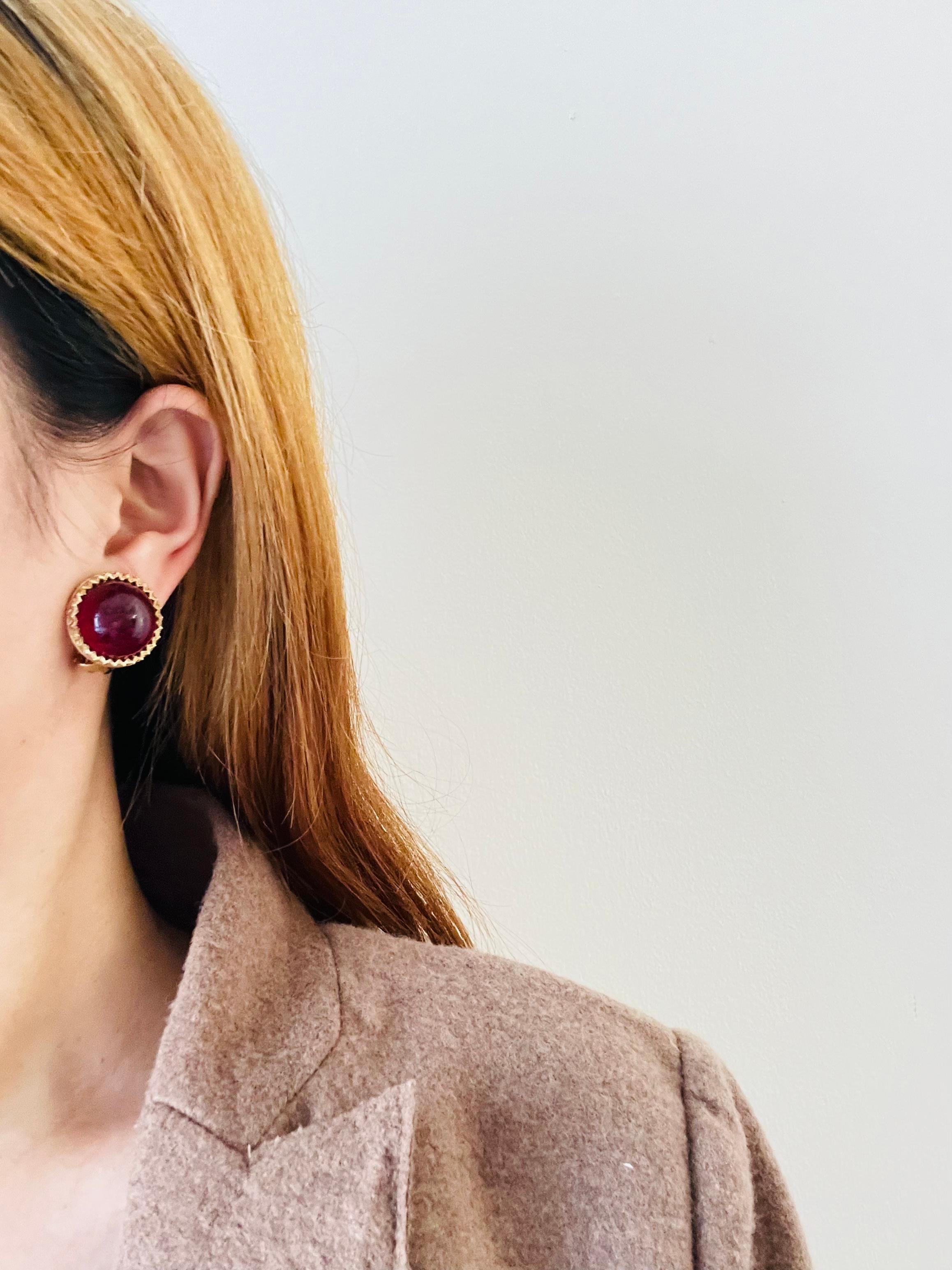 Christian Dior Vintage 1980s Agate Burgundy Red Clear Round Gold Clip Earrings For Sale 1