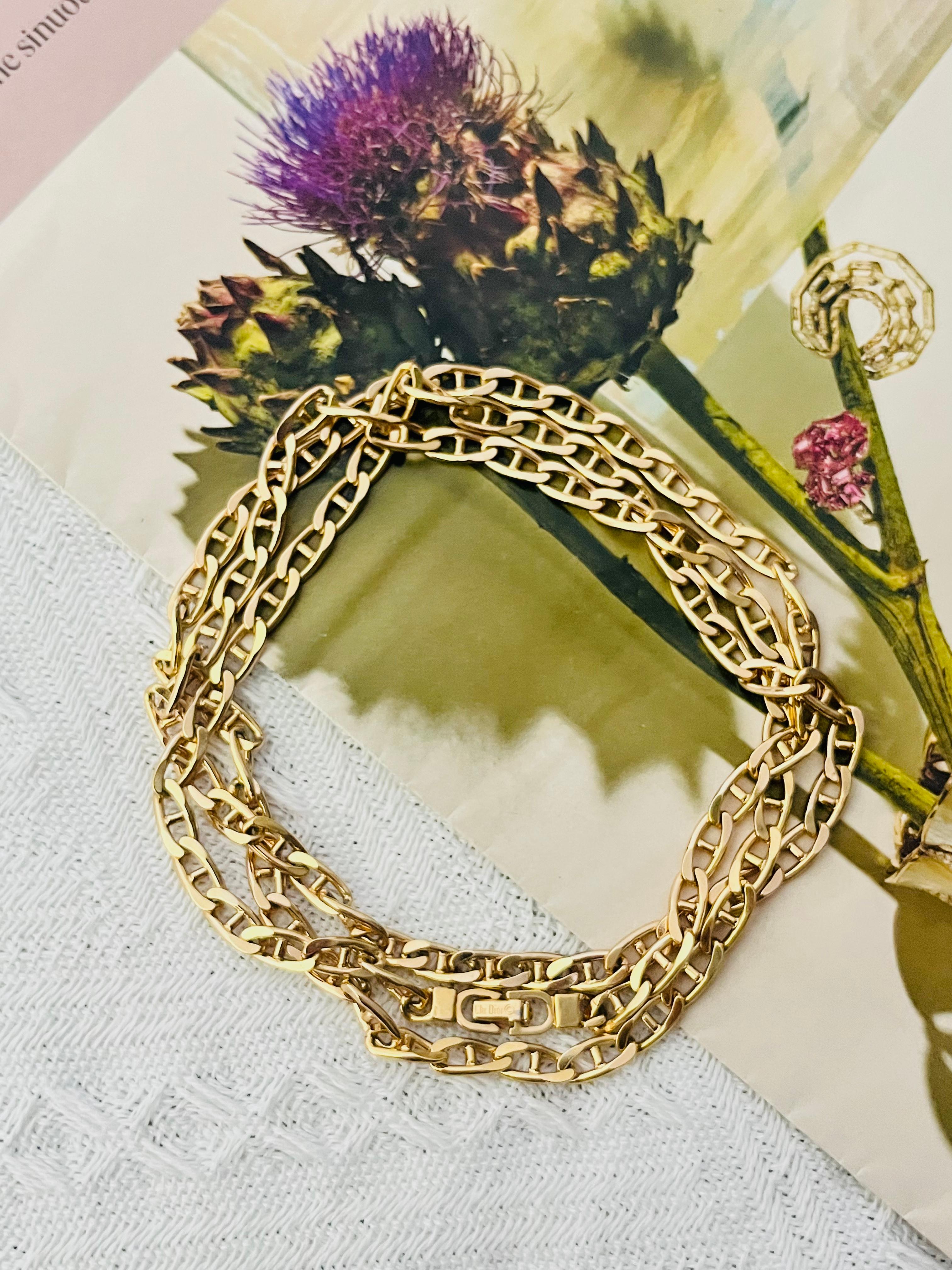 Christian Dior Vintage 1980s Unisex Anchor Interlocked Linked Curb Chain Modernist Long Necklace Bracelet, Gold Tone

Versatile necklace. It also can be worn as bracelet or add a pendant on the necklace. Chain only.

Very excellent condition. Almost