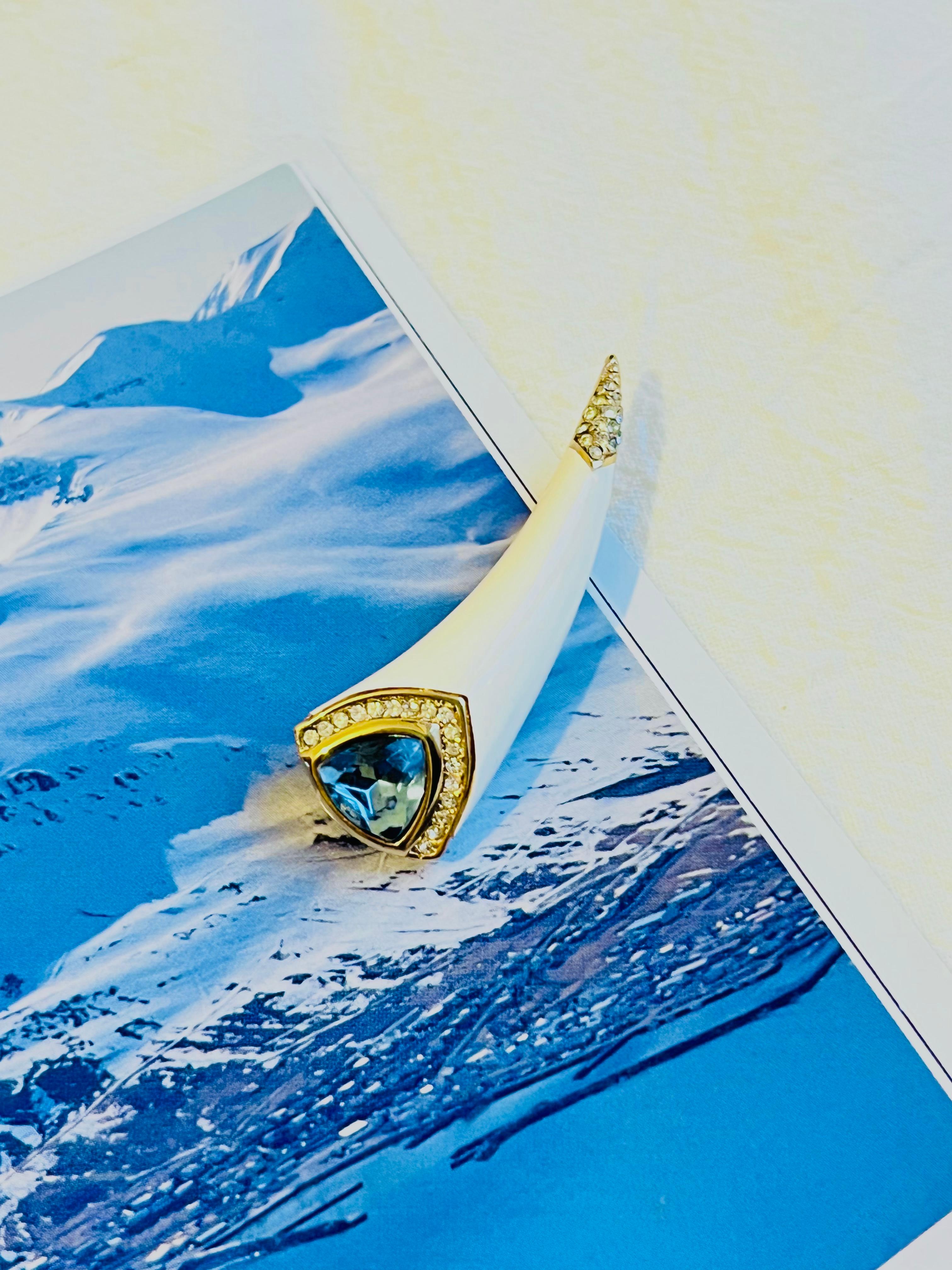 Christian Dior Vintage 1980s Aqua Blue Triangle Crystals Beige Horn Gold Brooch In Excellent Condition In Wokingham, England