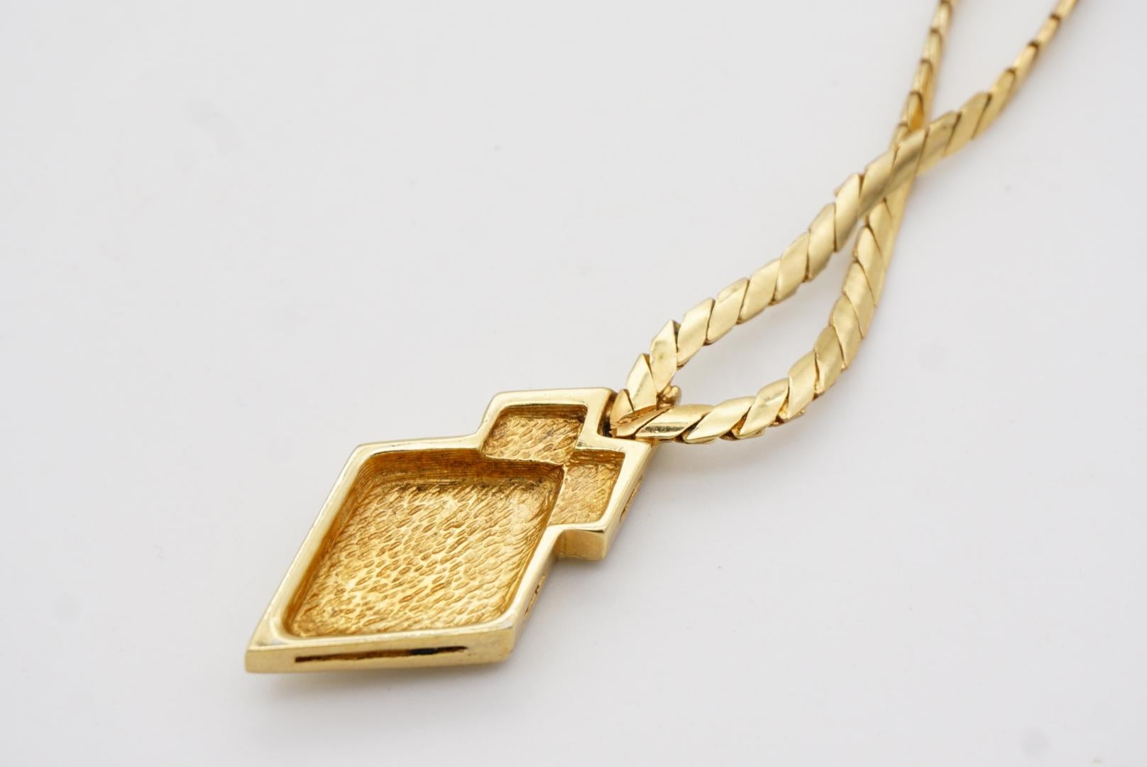 Christian Dior Vintage 1980s Beige Arrow Diamond Crystals Pendant Gold Necklace For Sale 8