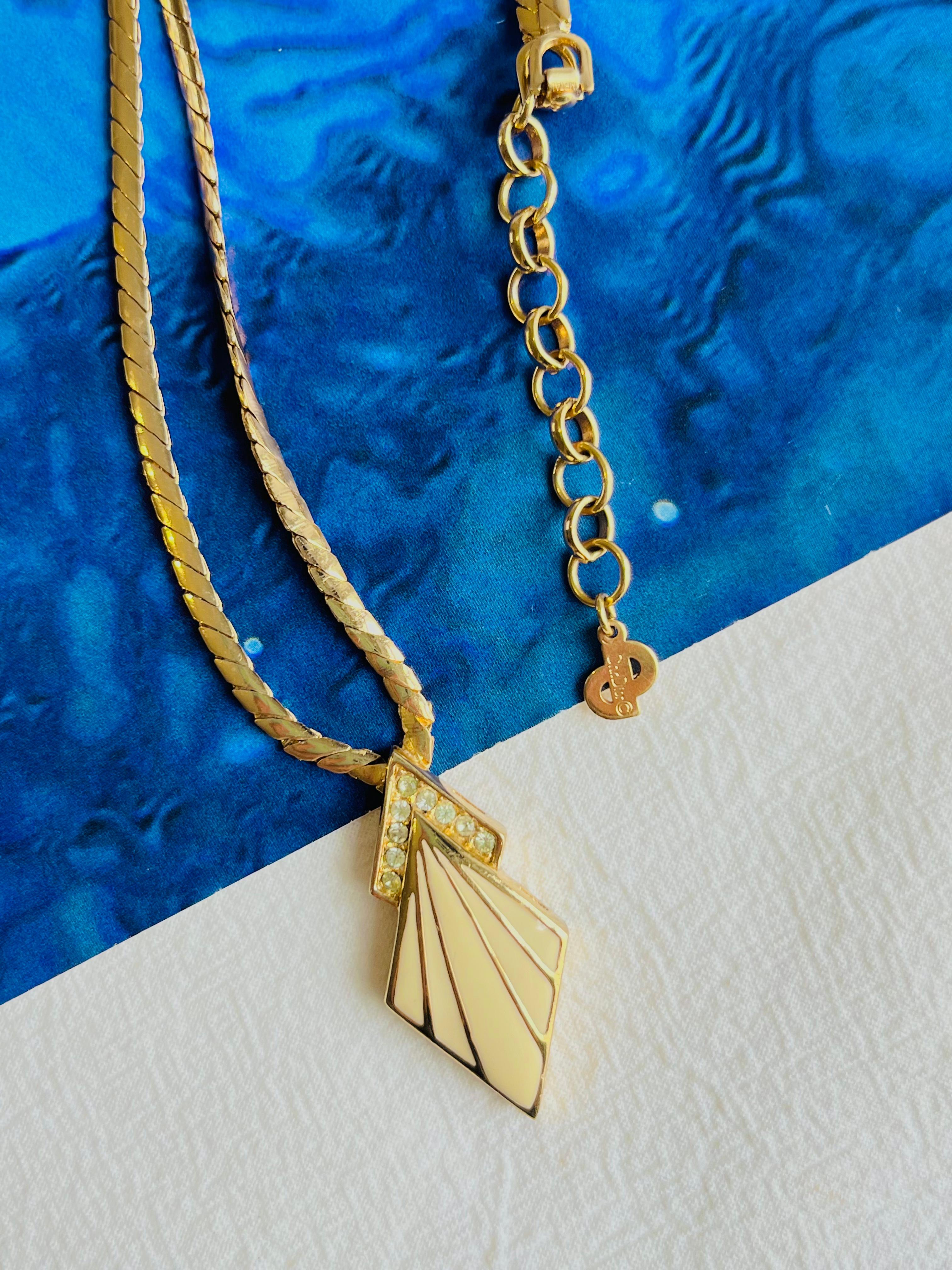 Art déco Christian Dior Vintage 1980 Beige Arrow Diamond Crystals Pendant Gold Necklace