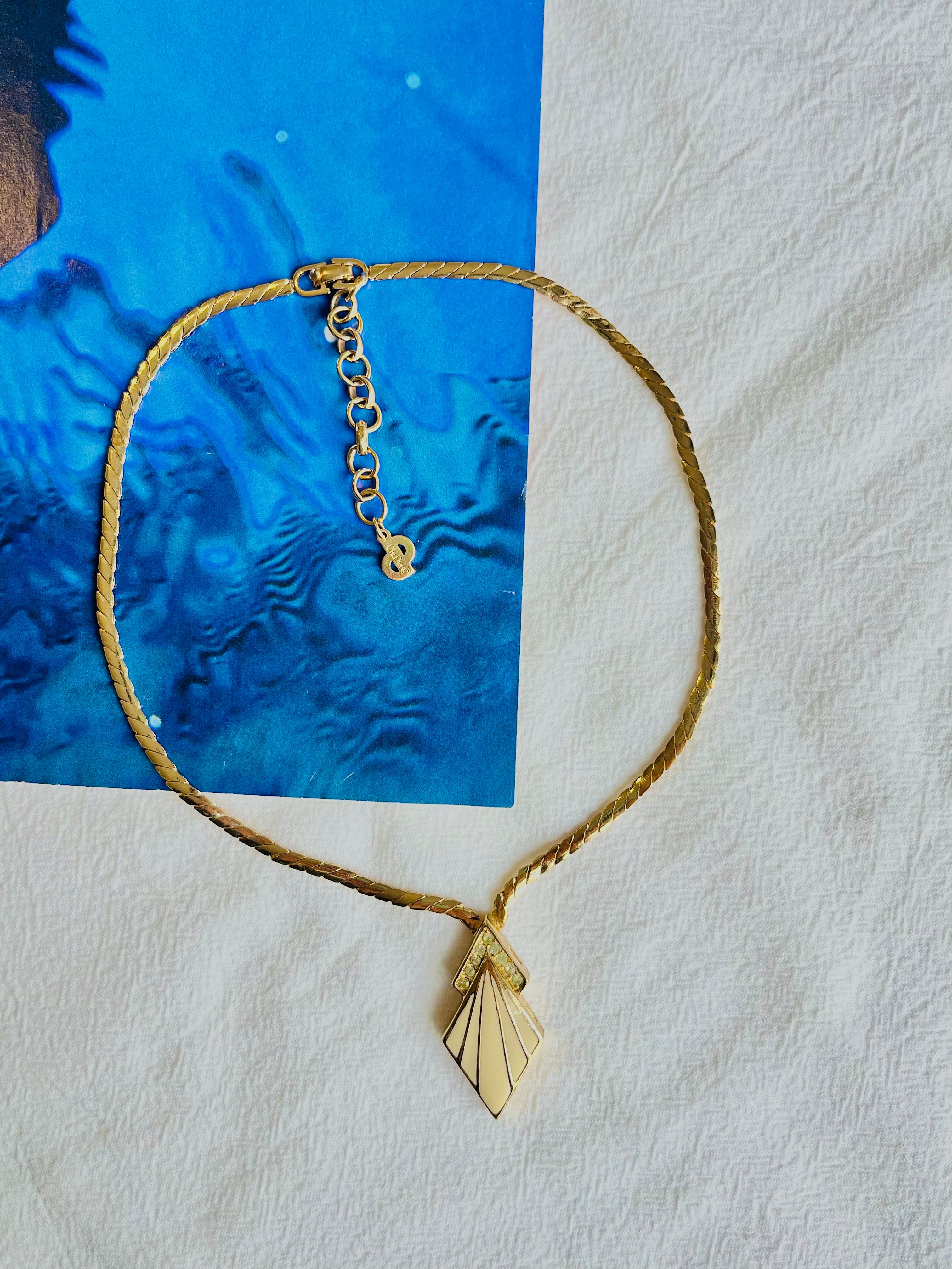 Christian Dior Vintage 1980 Beige Arrow Diamond Crystals Pendant Gold Necklace Excellent état à Wokingham, England