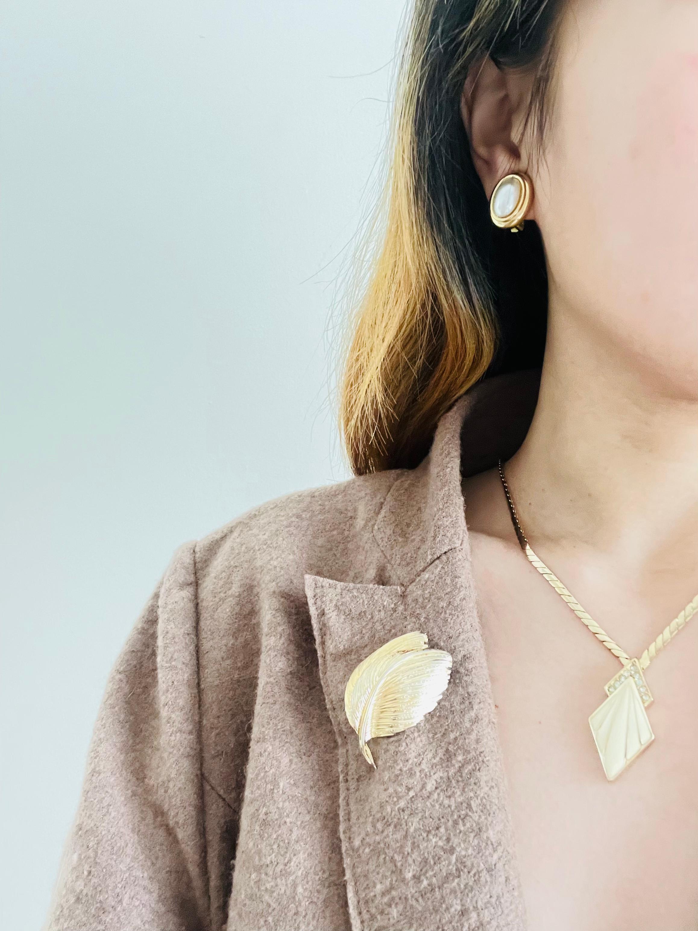  Christian Dior Vintage 1980 Beige Arrow Diamond Crystals Pendant Gold Necklace Unisexe 