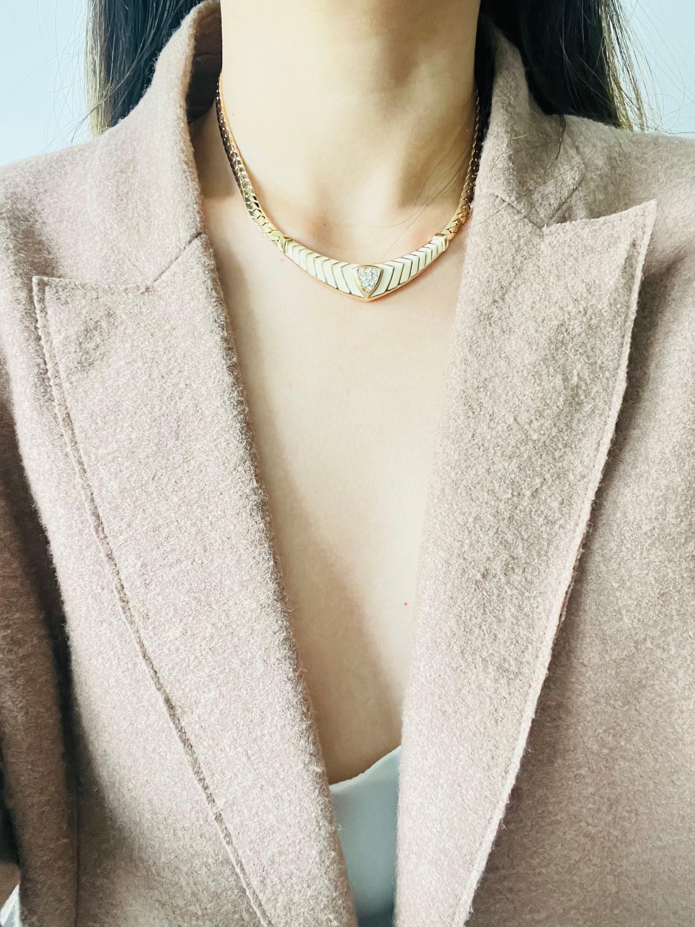 Christian Dior Vintage 1980s Beige Cream Triangle Bar Crystals Collana con ciondoli in vendita 1
