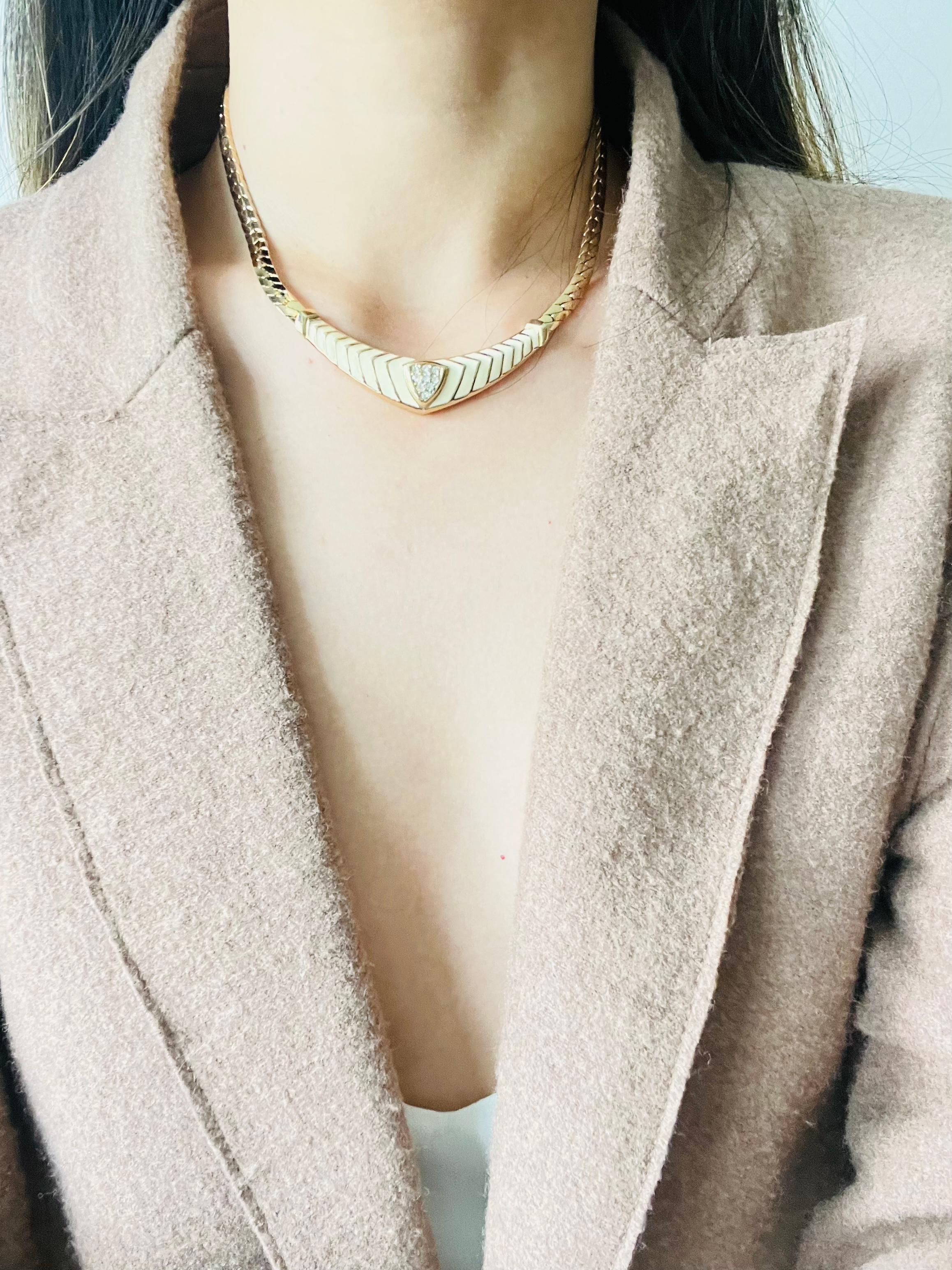 Christian Dior Vintage 1980s Beige Cream Triangle Bar Crystals Collana con ciondoli in vendita 3