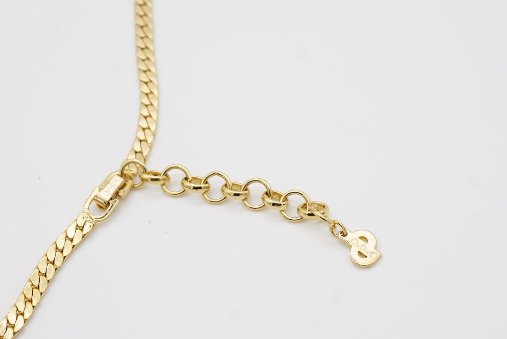Christian Dior Vintage 1980s Beige Diamond Triangle Crystals Pendant Necklace For Sale 7