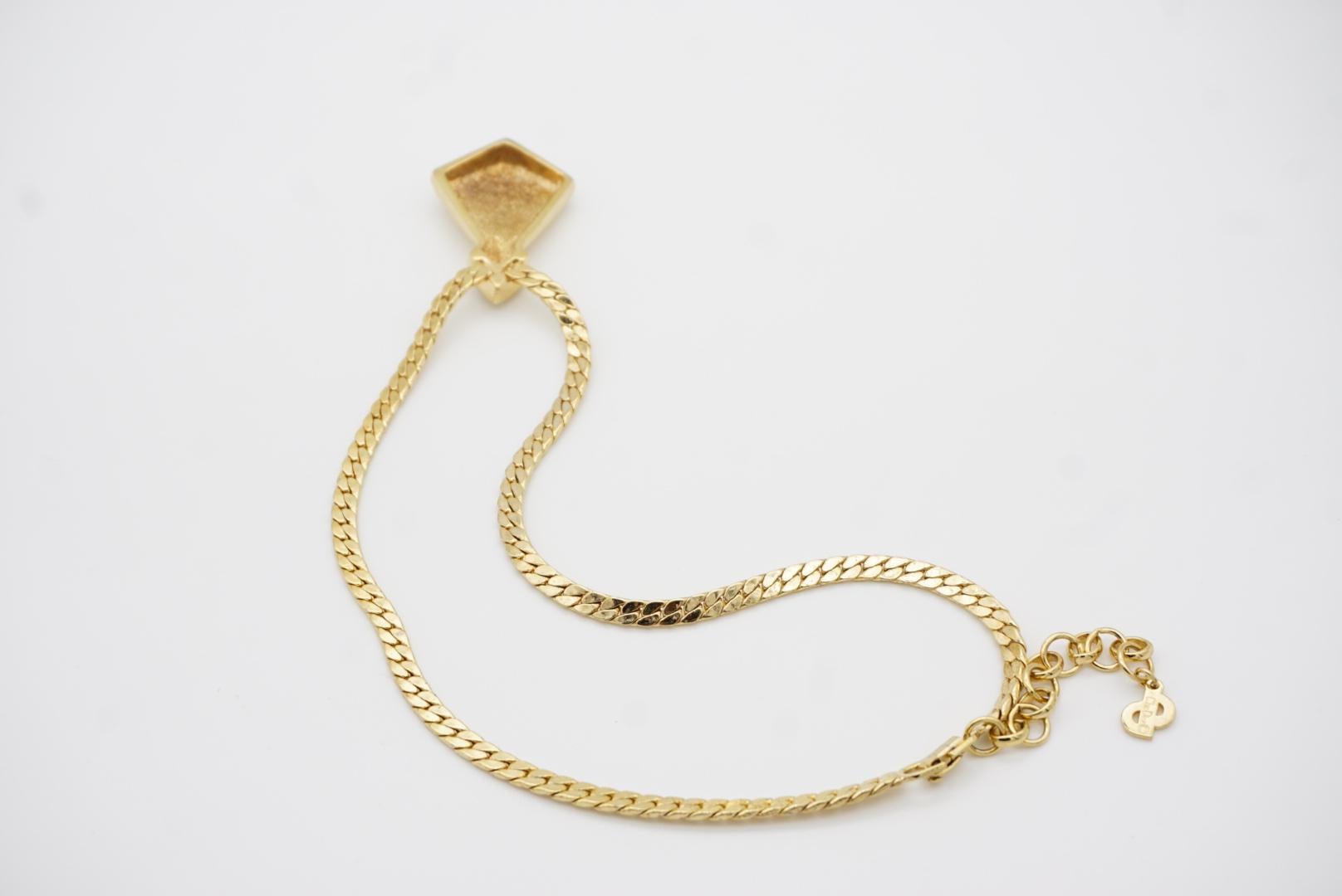 Christian Dior Vintage 1980s Beige Diamond Triangle Crystals Pendant Necklace For Sale 8
