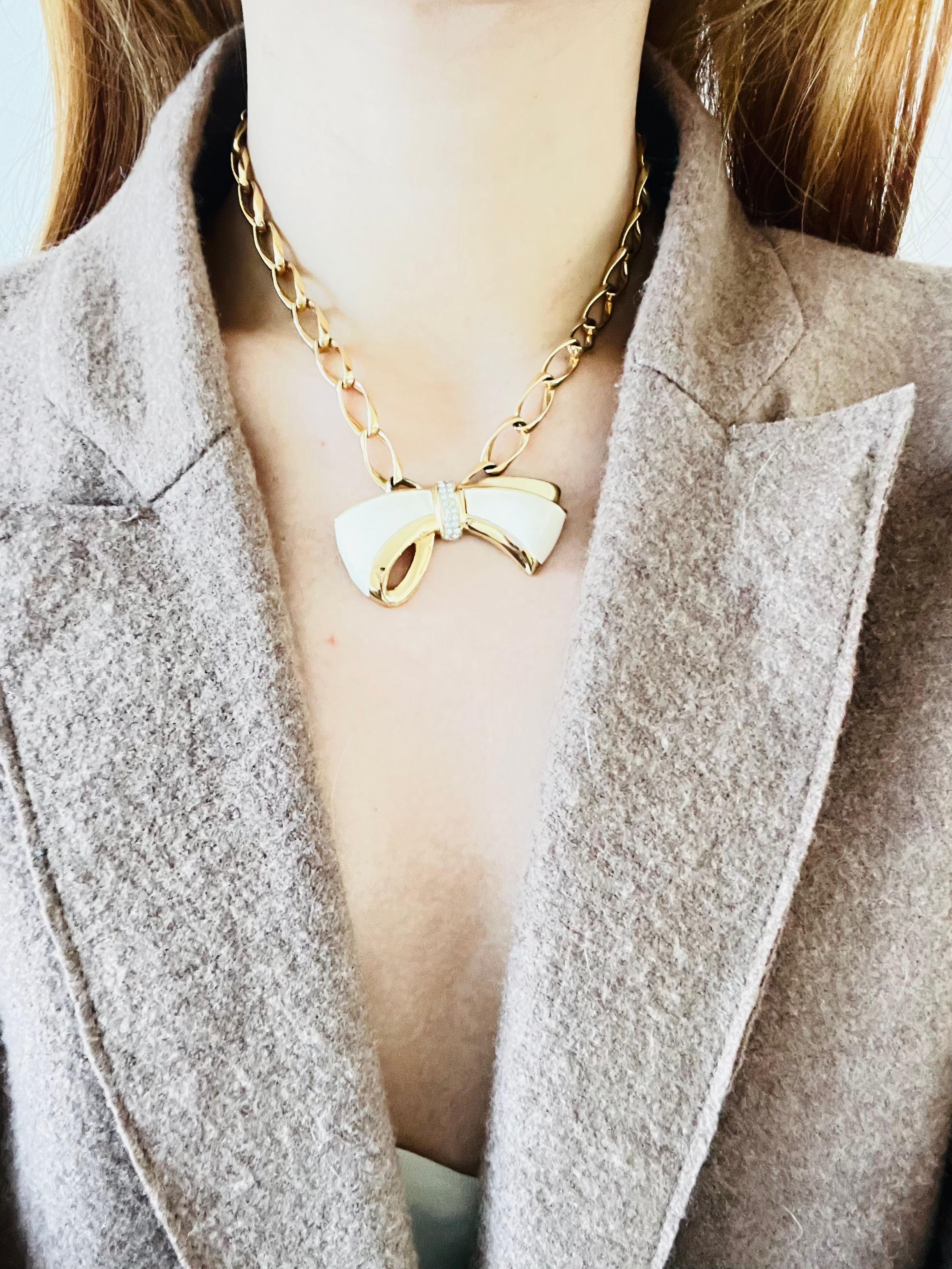 Christian Dior Vintage 1980s Beige Knot Bow Crystals Interlocked Link Necklace in vendita 1