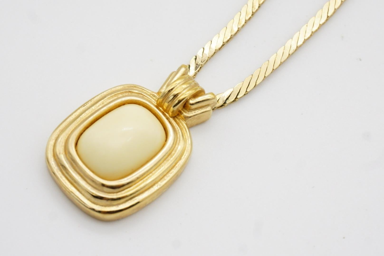 Christian Dior Vintage 1980s Beige Light Yellow Oval Rectangle Pendant Necklace 4