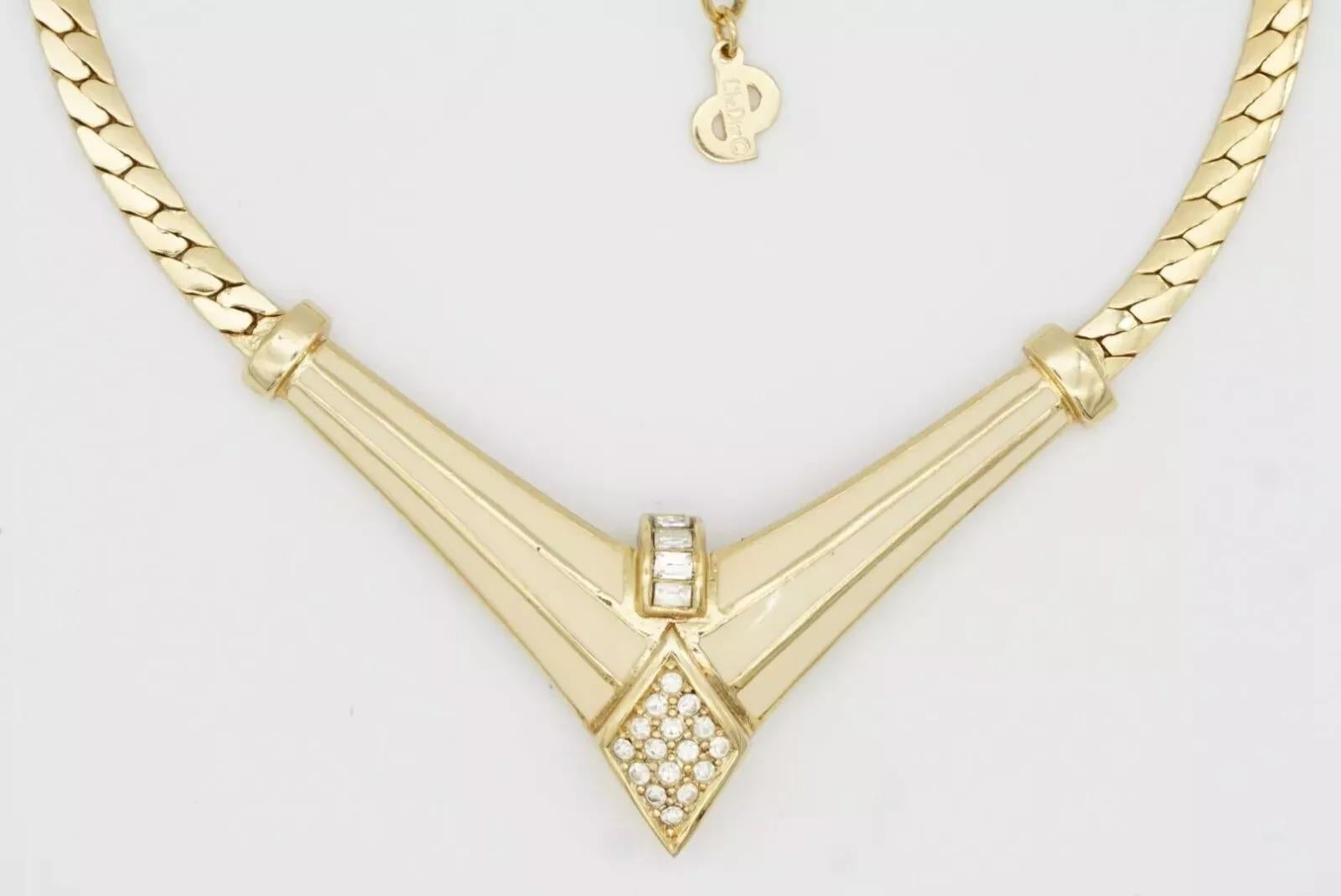 Christian Dior Vintage Años 80 Collar Colgante Triángulo Beige Cristales de Diamante en venta 8