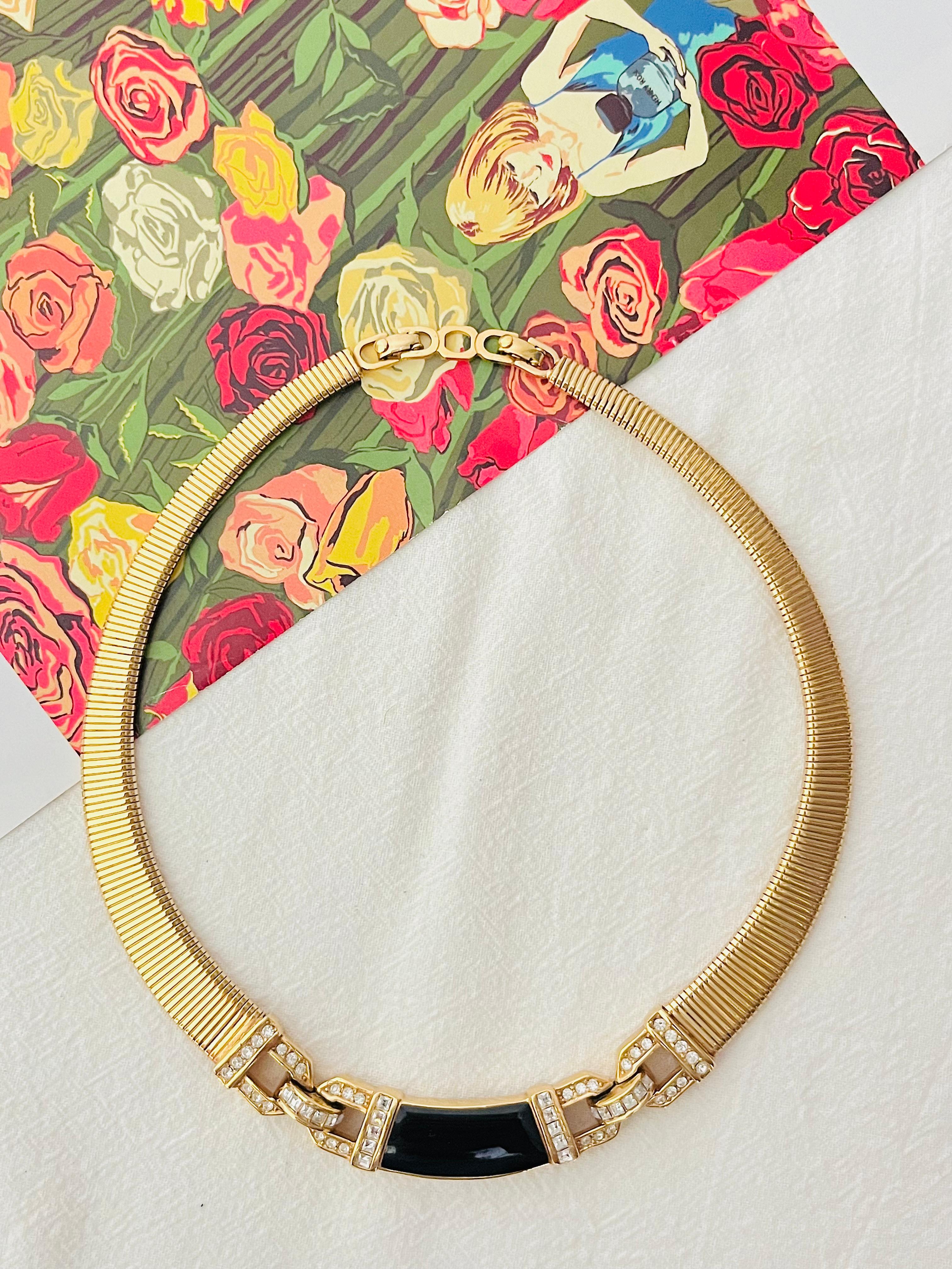 Christian Dior Vintage 1980s Black Crystals Interlocked Ribbed Omega Necklace In Excellent Condition For Sale In Wokingham, England
