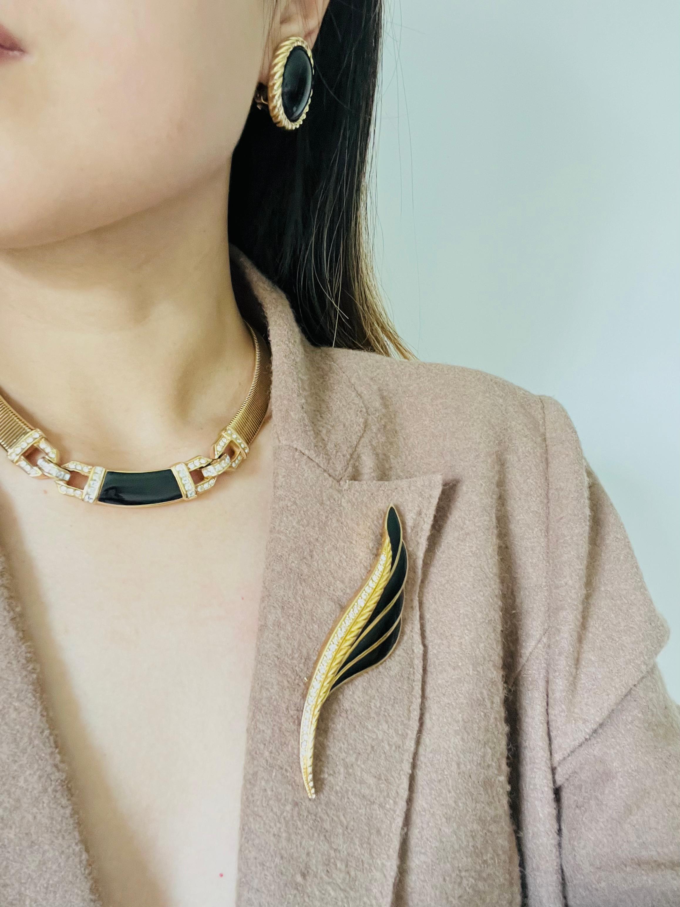 Christian Dior Vintage Años 80 Cristales Negros Entrelazados Collar Omega Acanalado en venta 3
