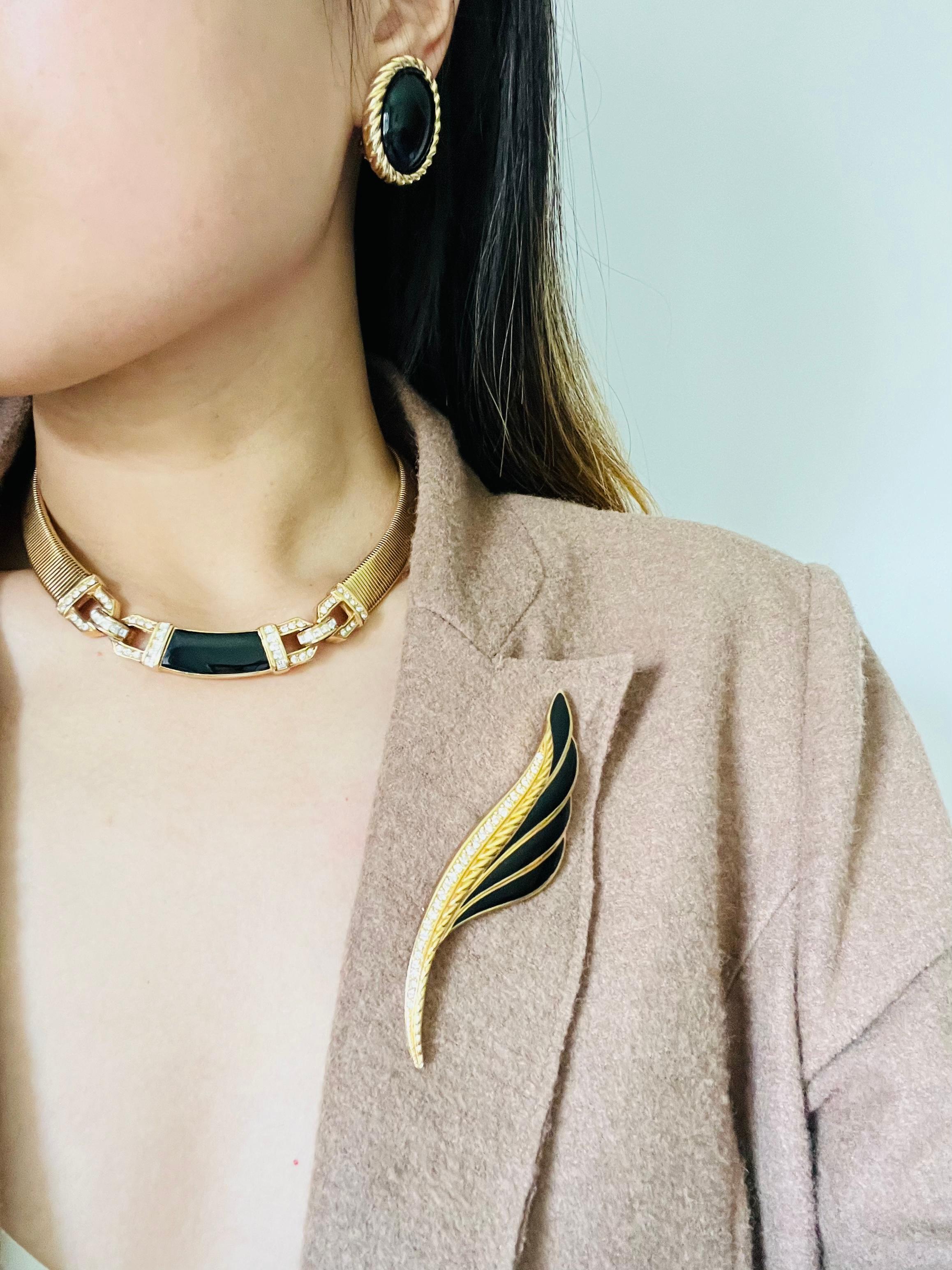 Christian Dior Vintage Años 80 Cristales Negros Entrelazados Collar Omega Acanalado en venta 4