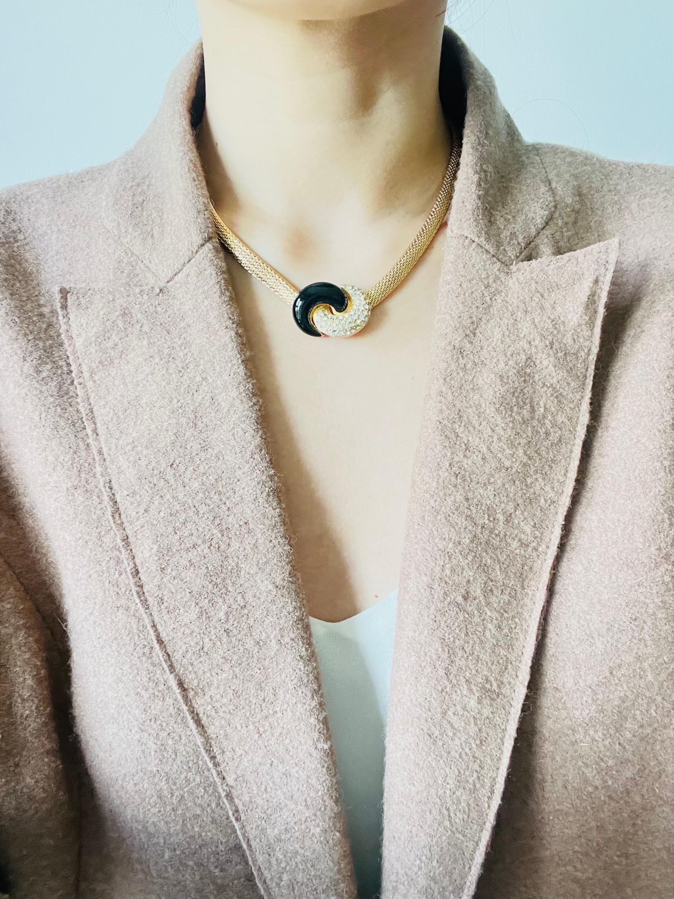Christian Dior Vintage 1980s Black Crystals Knot Bow Interlocked Mesh Necklace For Sale 1