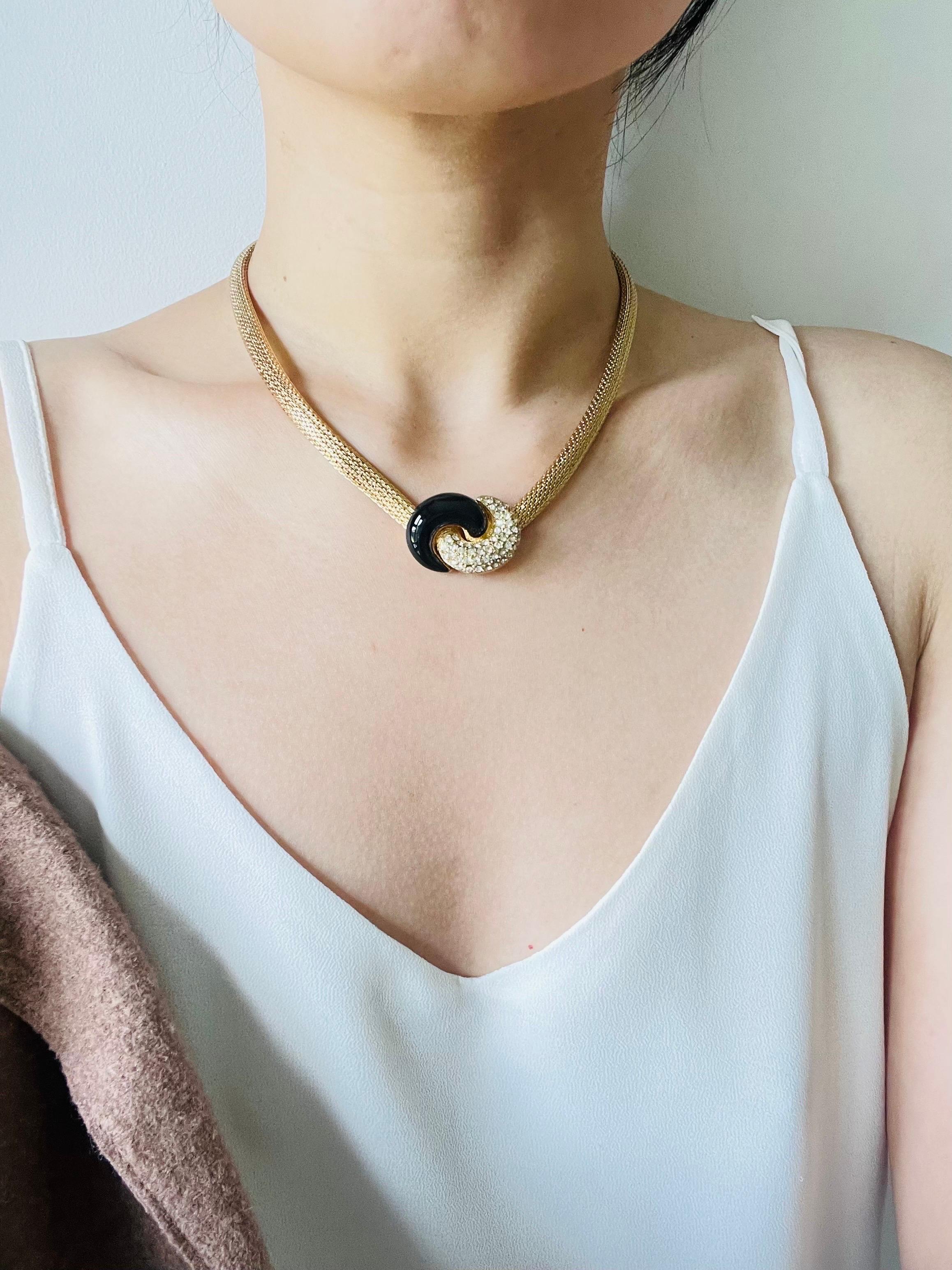 Christian Dior Vintage 1980s Black Crystals Knot Bow Interlocked Mesh Necklace For Sale 3