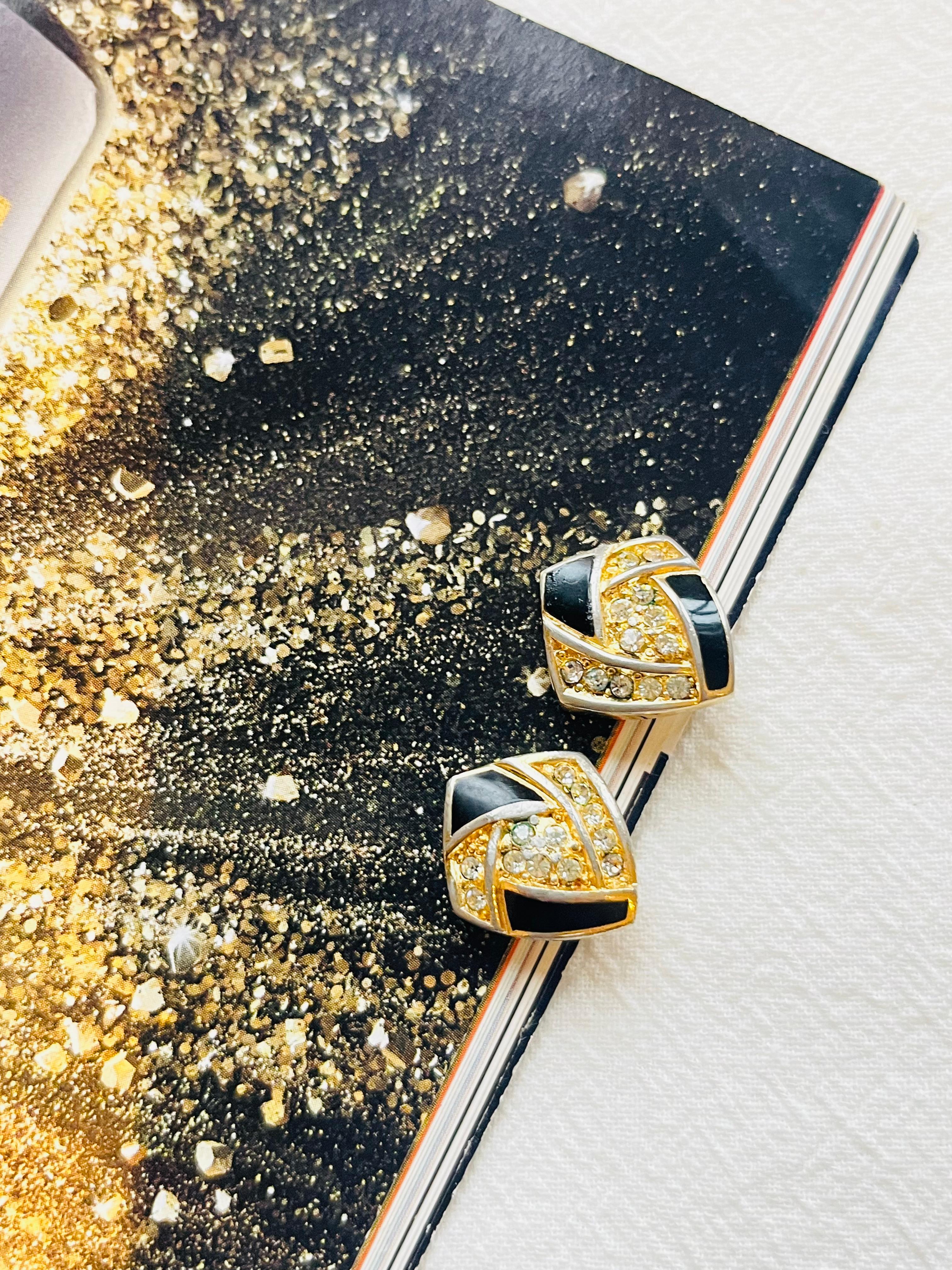 Christian Dior Vintage 1980s Black Enamel Crystals Diamond Clip Earrings, Gold Plated, 100% Genuine

Renowned for its timeless elegant designs, Christian Dior presents this earrings. Crafted from polished gold plated brass, the piece is adorned with