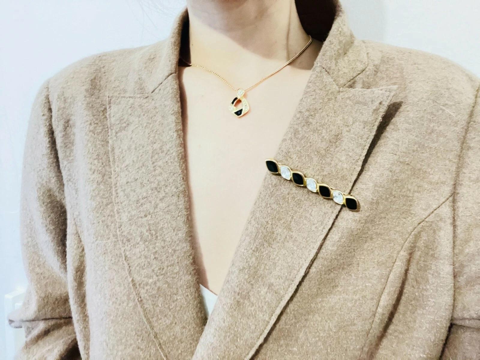 Christian Dior Vintage 1980er Jahre Schwarz Emaille Kristalle Lange Bar Spiral Twist Brosche im Angebot 2