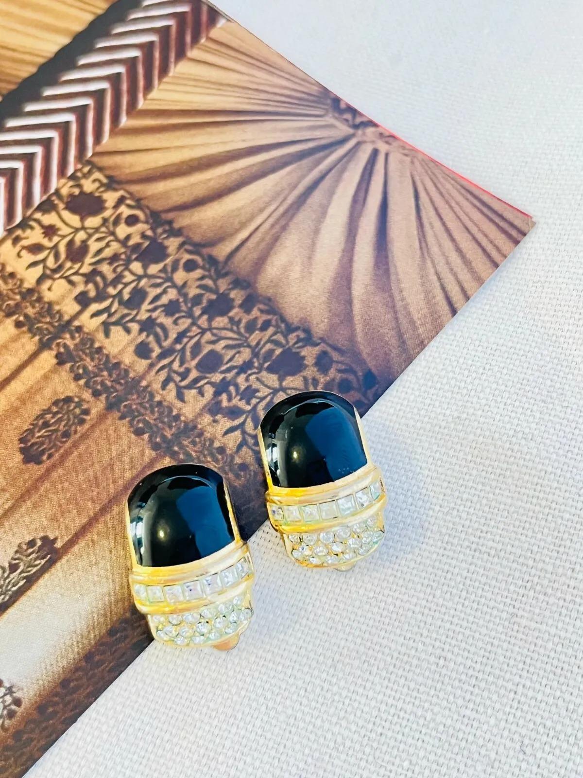 Christian Dior Vintage 1980er Jahre Schwarz Emaille Kristalle Oval Creolen Gold Clip-Ohrringe im Angebot 1