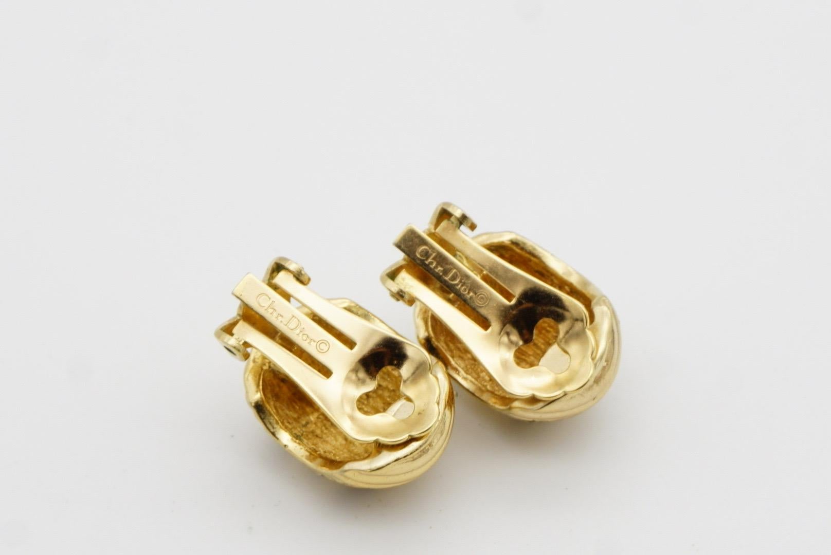 Christian Dior Vintage Años 80 Cristales de esmalte negro Pendientes de clip de cúpula sinuosa en venta 8