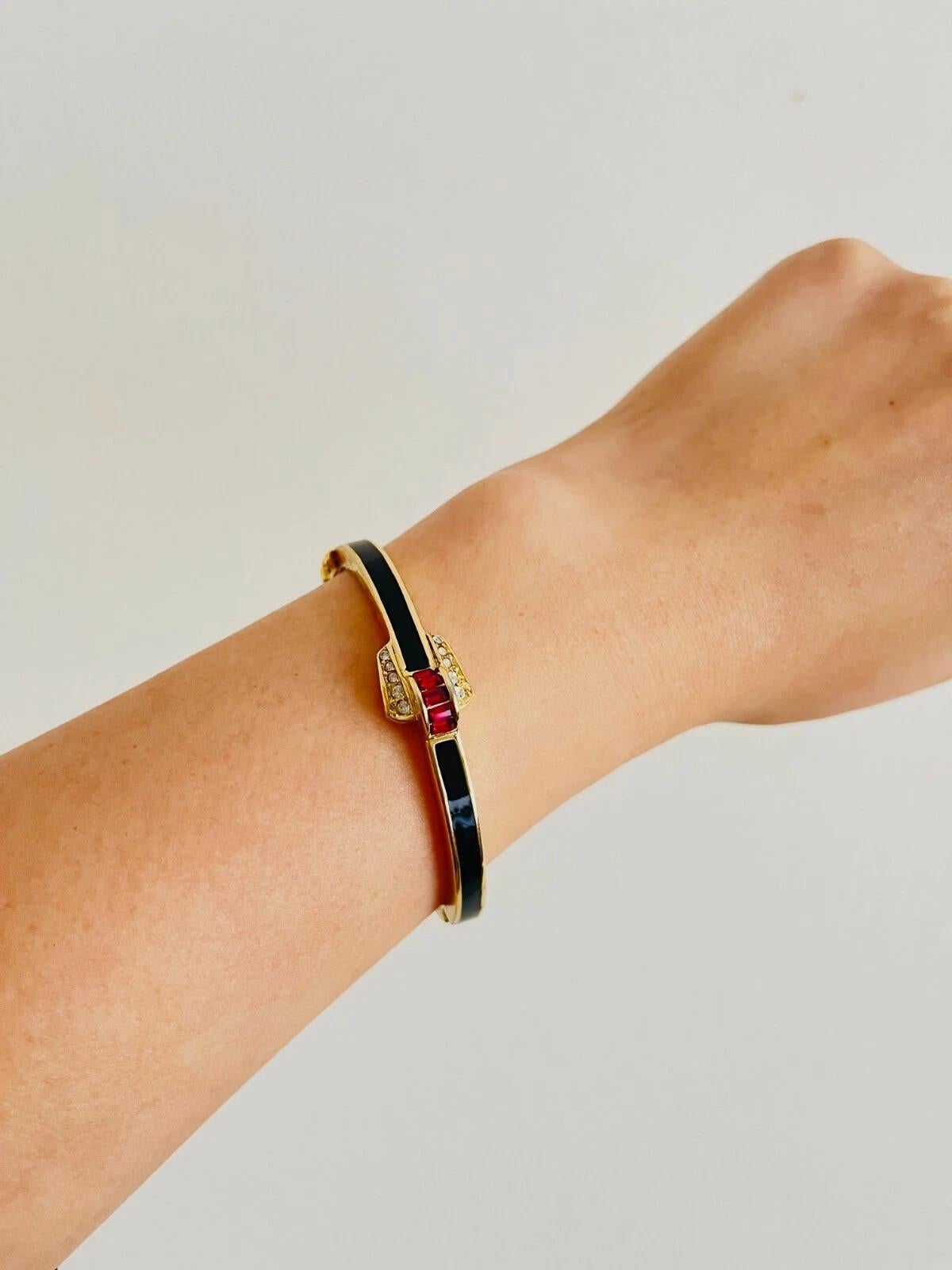 Christian Dior Bracciale Vintage anni '80 con smalto nero e cristalli di rubino in vendita 3