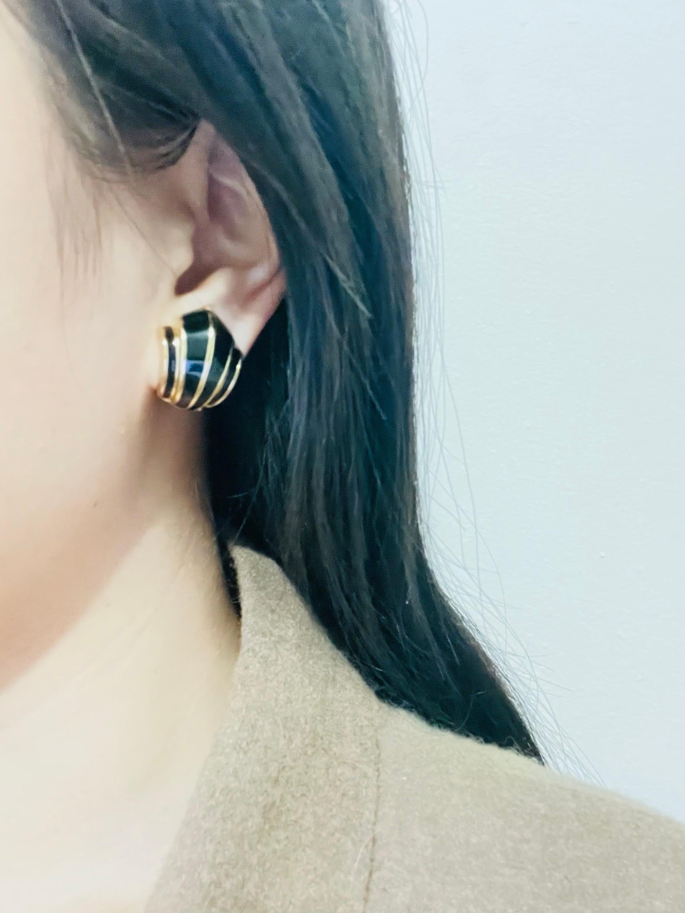 Christian Dior Vintage 1980s Black Enamel Shell Fan Retro Gold Clip On Earrings In Excellent Condition In Wokingham, England