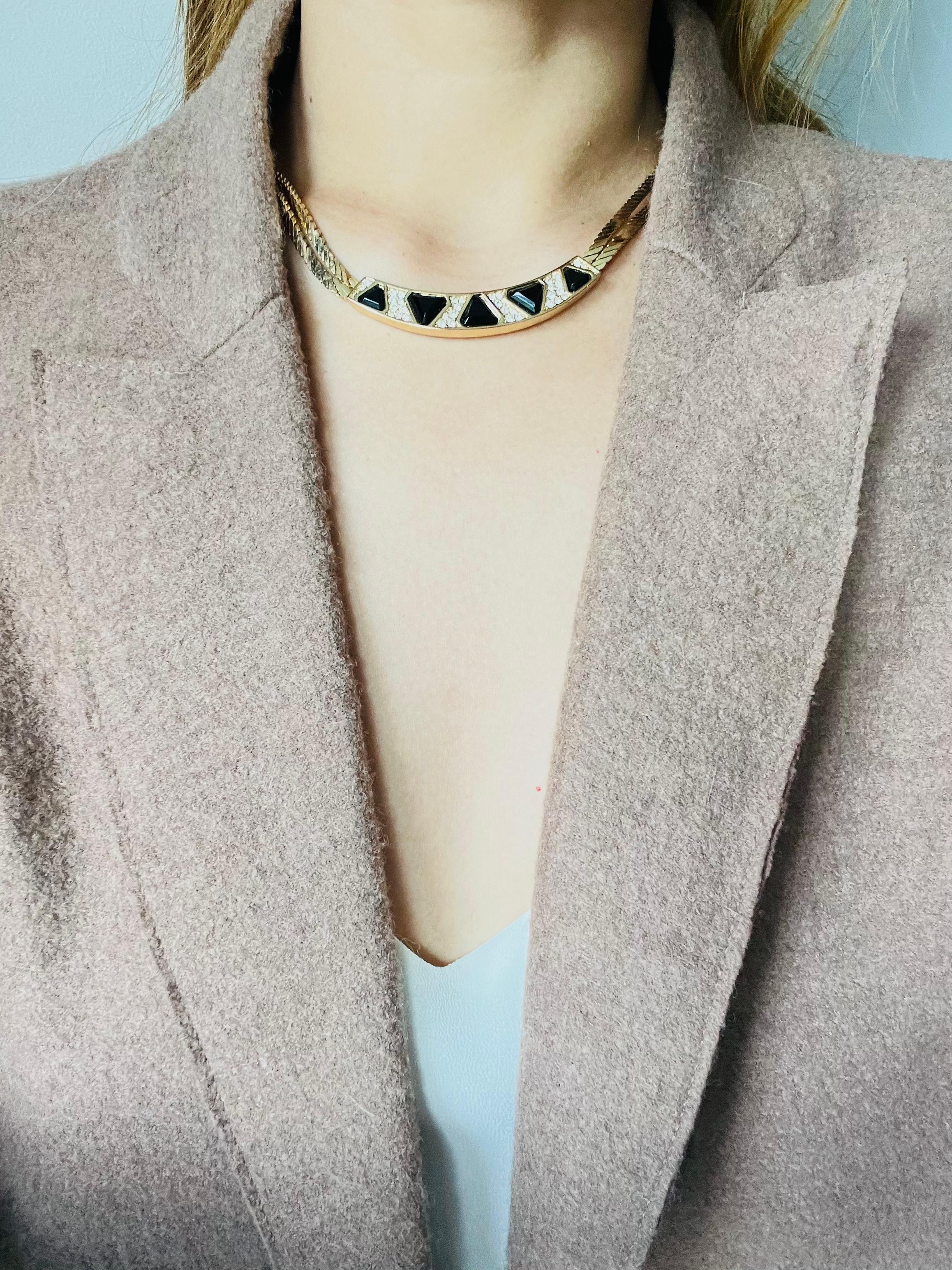 Christian Dior Vintage anni '80 Collana a doppio strato con triangolo nero e cristalli in vendita 2