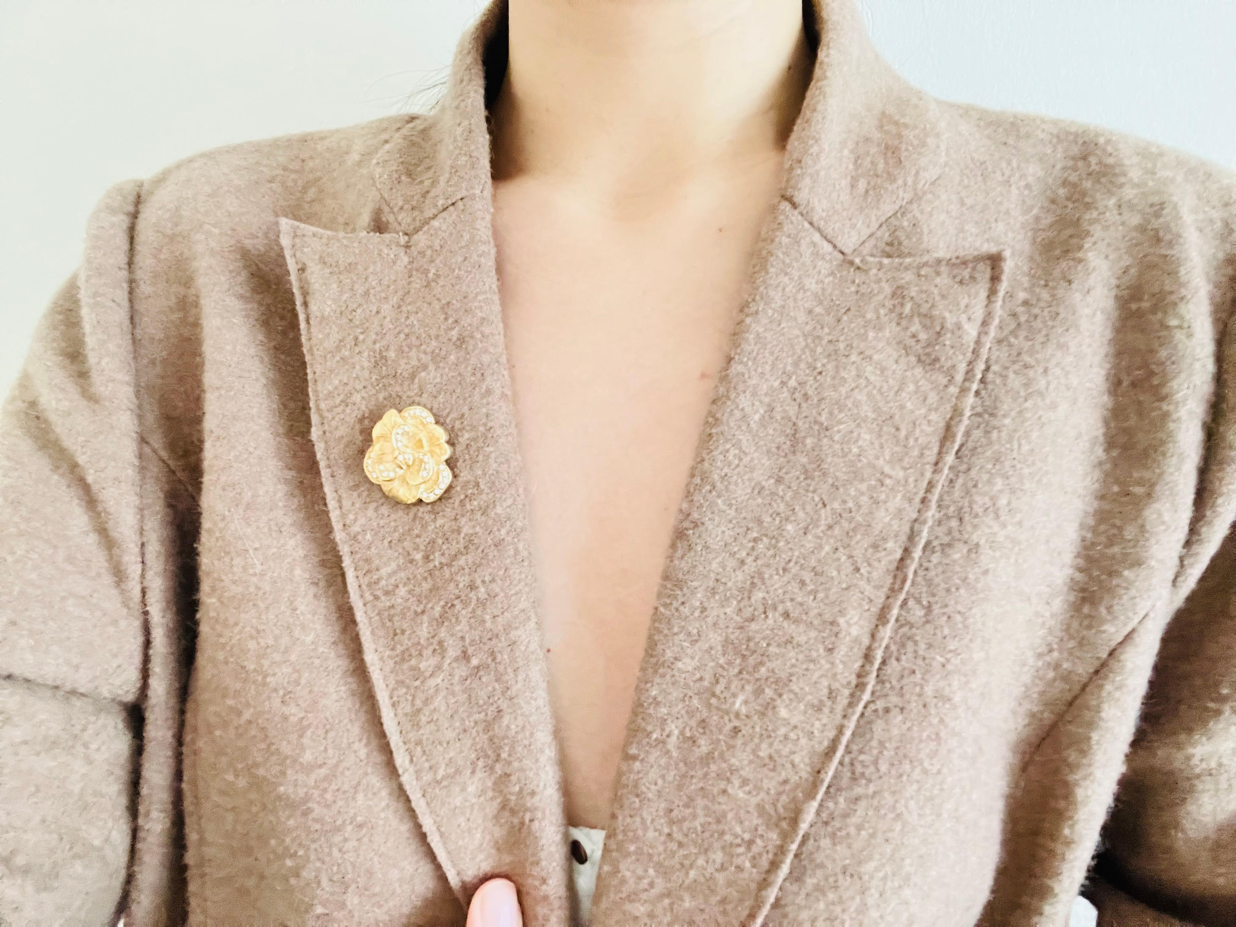 Christian Dior Vintage 1980s Camellia Crystal Layer Rose Gold Flower Pin Brooch For Sale 7
