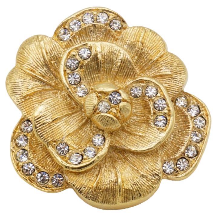 Very excellent condition. 100% genuine. Rare to find.

A unique piece. This is gold plated stylised brooch.

Safety-catch pin closure.

Size: 3.0 cm x 2.8 cm.

Weight: 10.0 g.

_ _ _

Great for everyday wear. Come with velvet pouch and beautiful