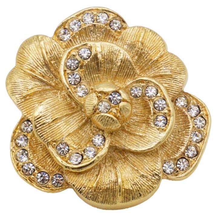 Christian Dior Vintage 1980s Camellia Crystals Layer Rose Flower Elegant Modernist Pin Brooch, Gold Tone

Very excellent condition. 100% genuine. Rare to find.

A unique piece. This is gold plated stylised brooch.Safety-catch pin closure.

Material: