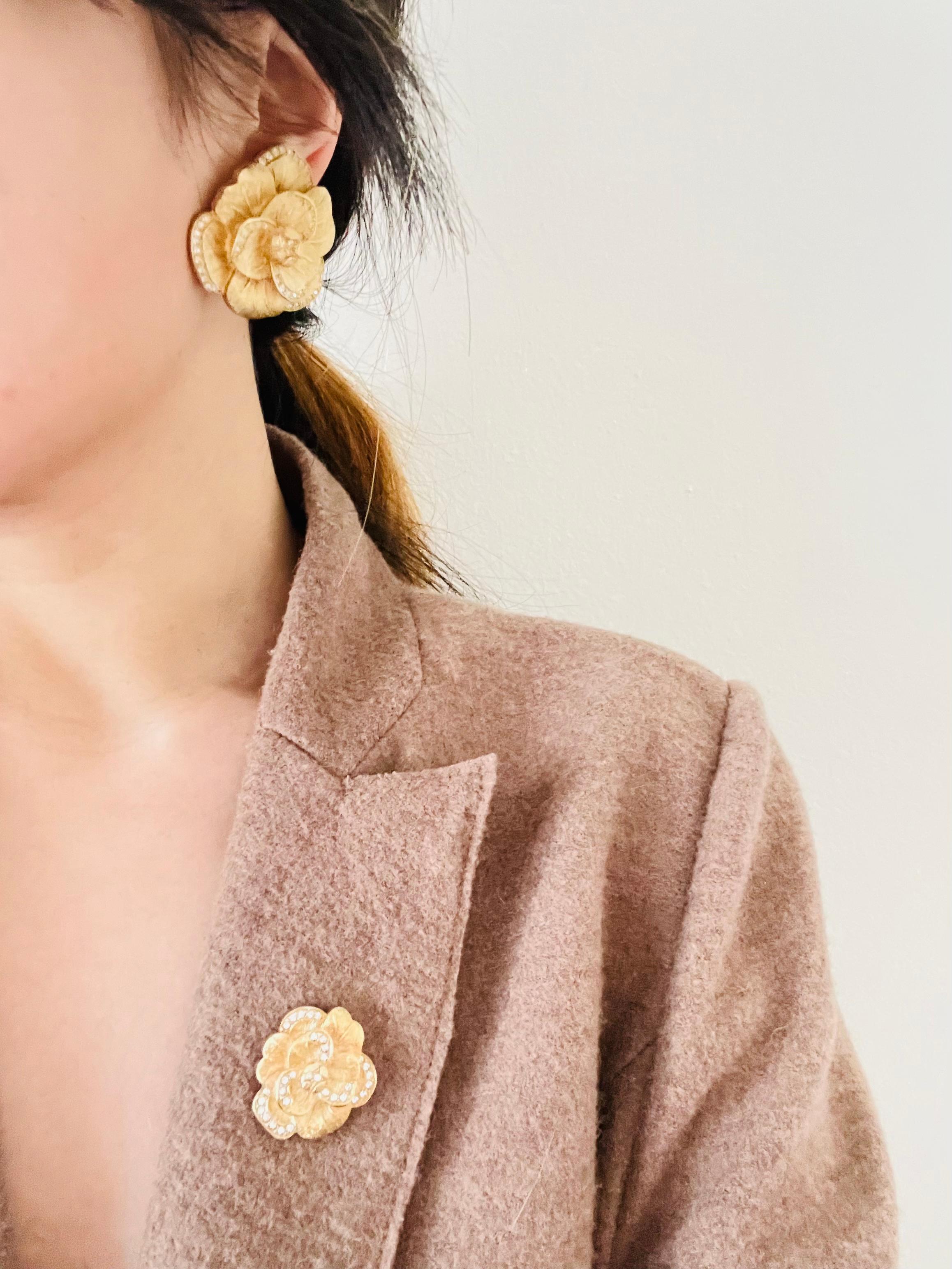 Christian Dior Vintage 1980s Camellia Crystal Layer Rose Gold Flower Pin Brooch 2