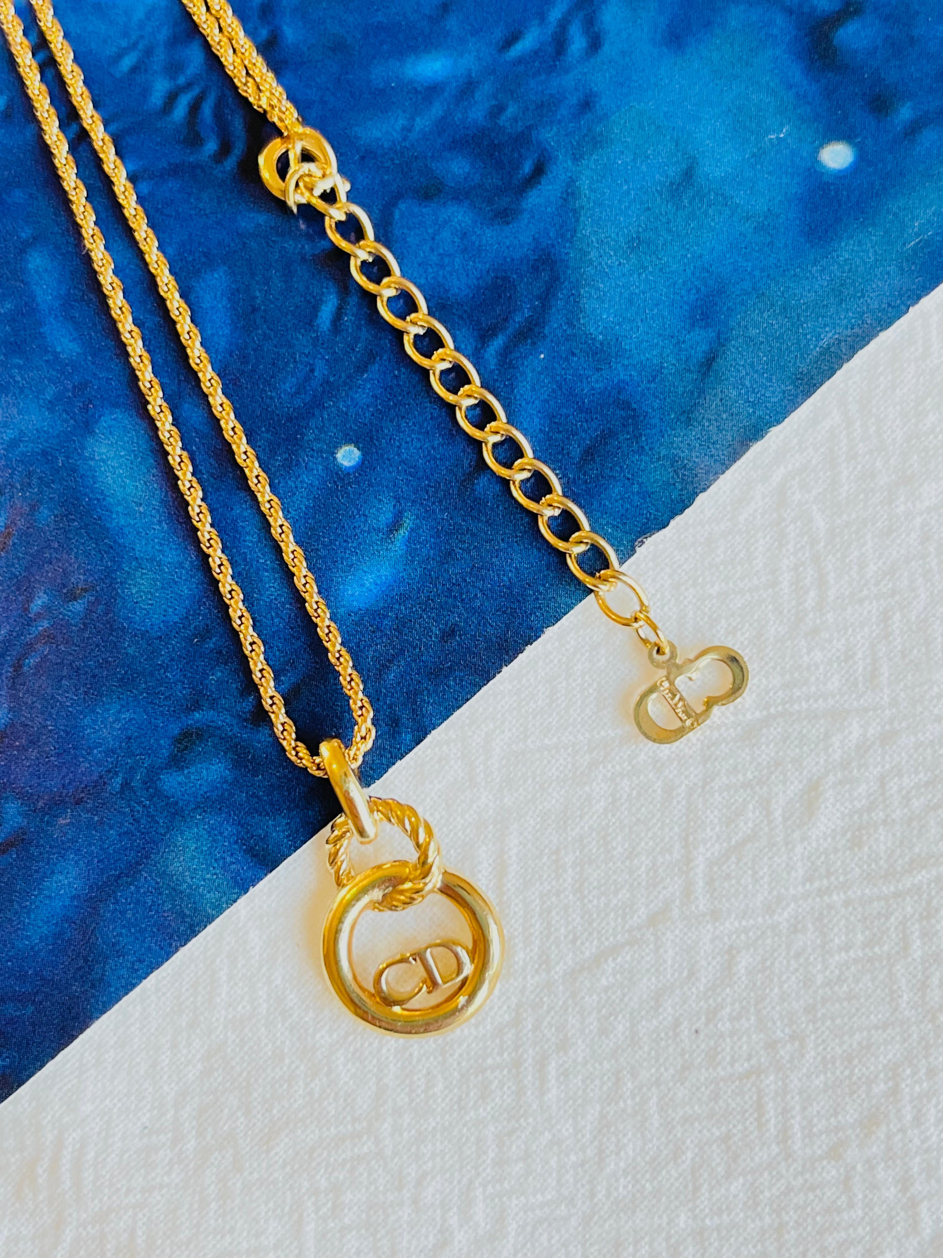 Christian Dior Vintage 1980er CD Logo-Monogramm-Halskette mit durchbrochenem Kreis-Anhänger für Damen oder Herren im Angebot