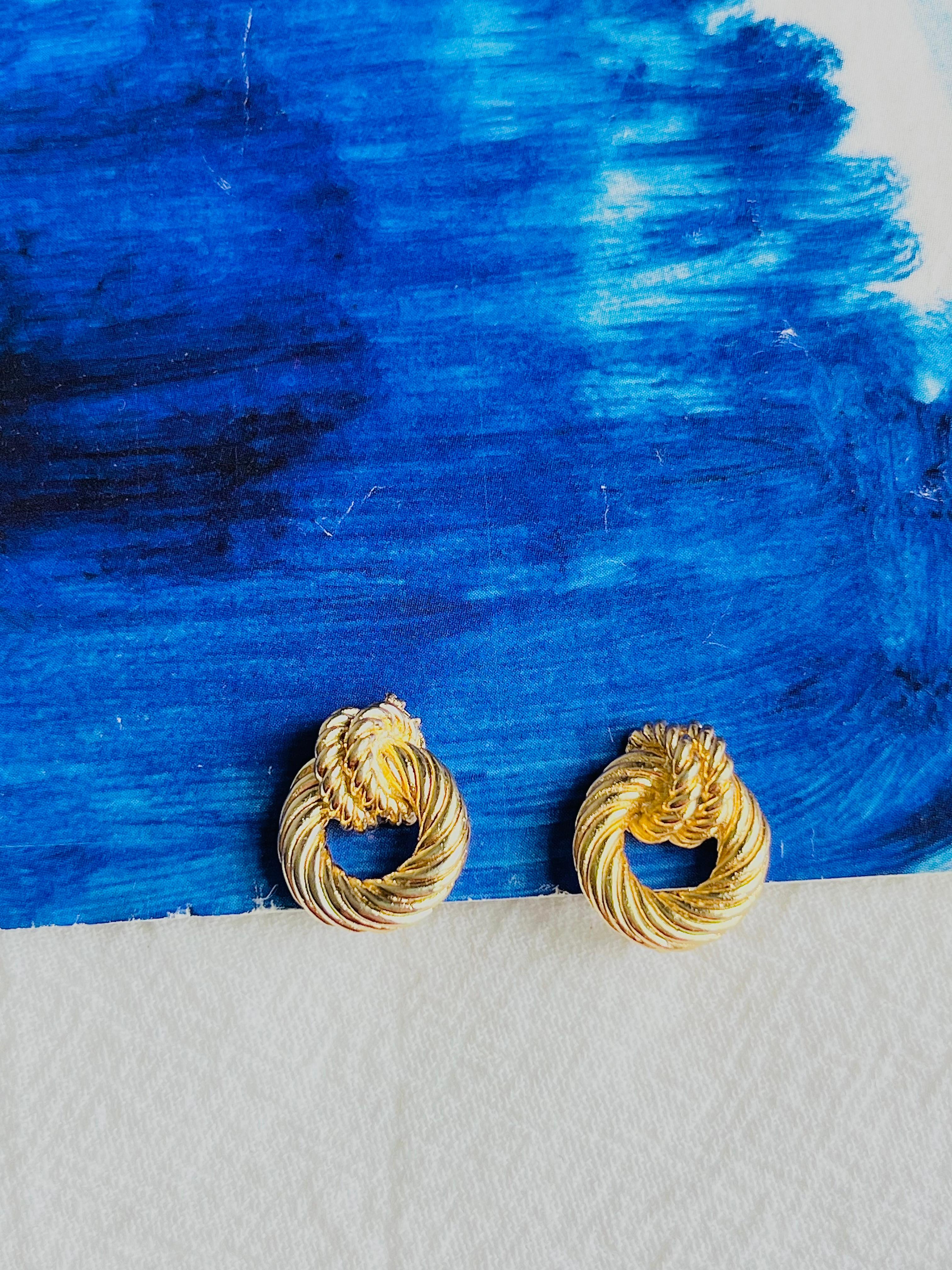 Christian Dior Vintage 1980er Jahre Kreis Creolen Knot Spiral Twist Kleine Clip-Ohrringe (Art déco) im Angebot