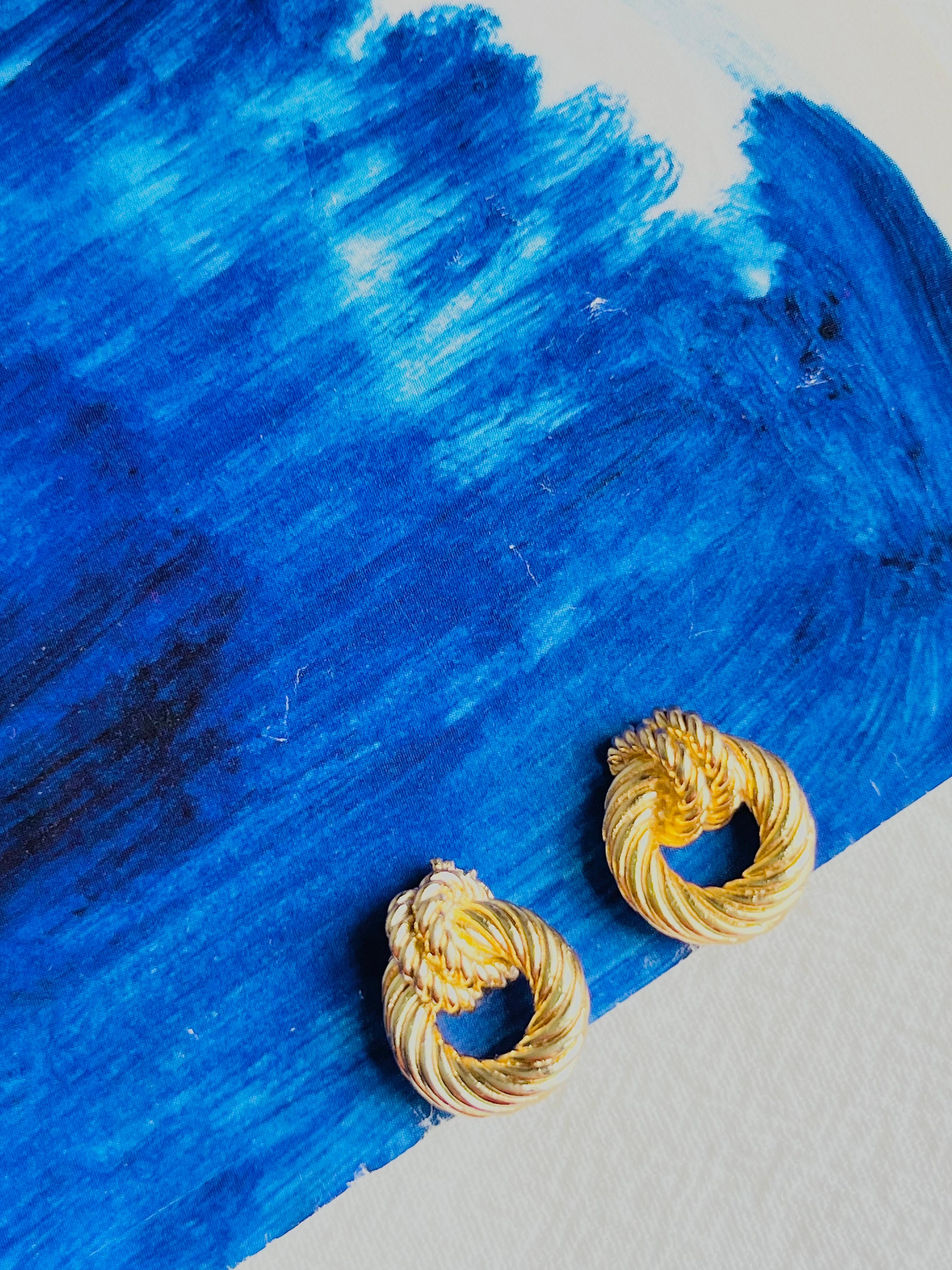 Christian Dior Vintage 1980er Jahre Kreis Creolen Knot Spiral Twist Kleine Clip-Ohrringe im Zustand „Hervorragend“ im Angebot in Wokingham, England