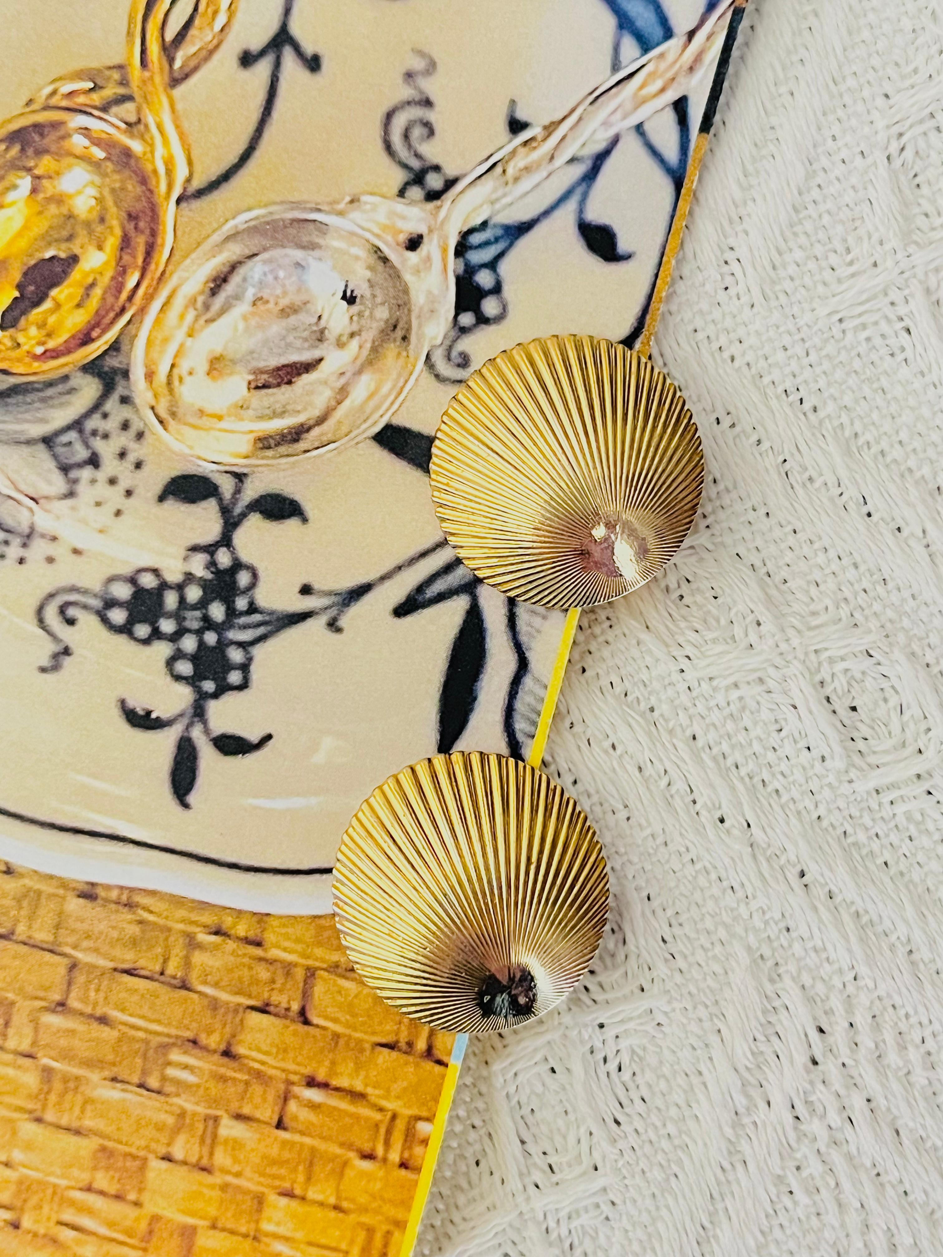 Art Deco Christian Dior Vintage 1980s Circle Round Shell Modernist Gold Clip Earrings For Sale