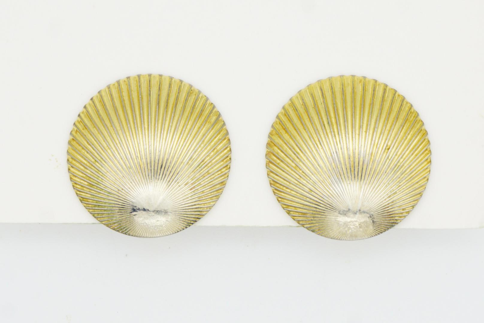 Christian Dior Vintage 1980s Circle Round Shell Modernist Gold Clip Earrings For Sale 2