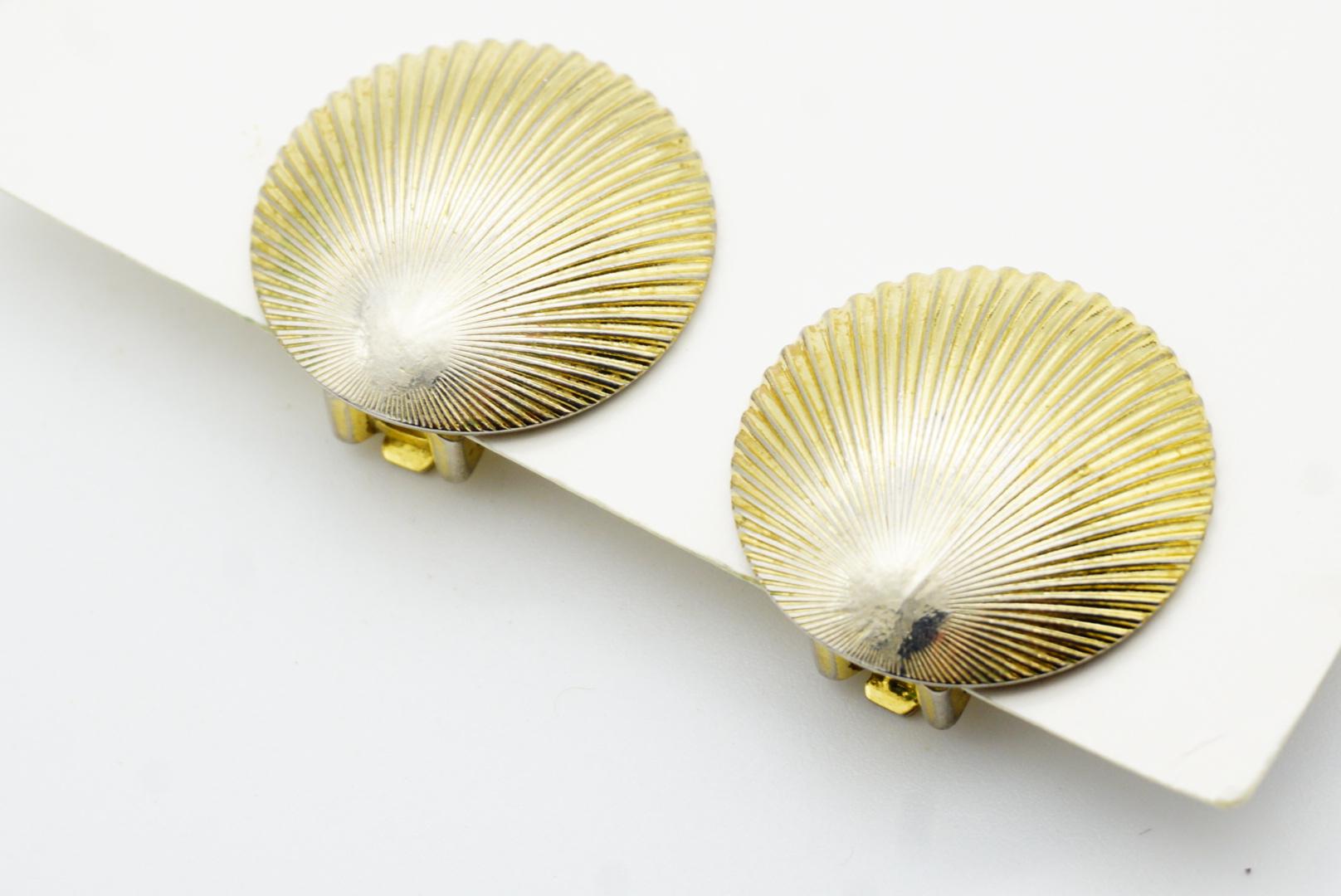 Christian Dior Vintage 1980s Circle Round Shell Modernist Gold Clip Earrings For Sale 3