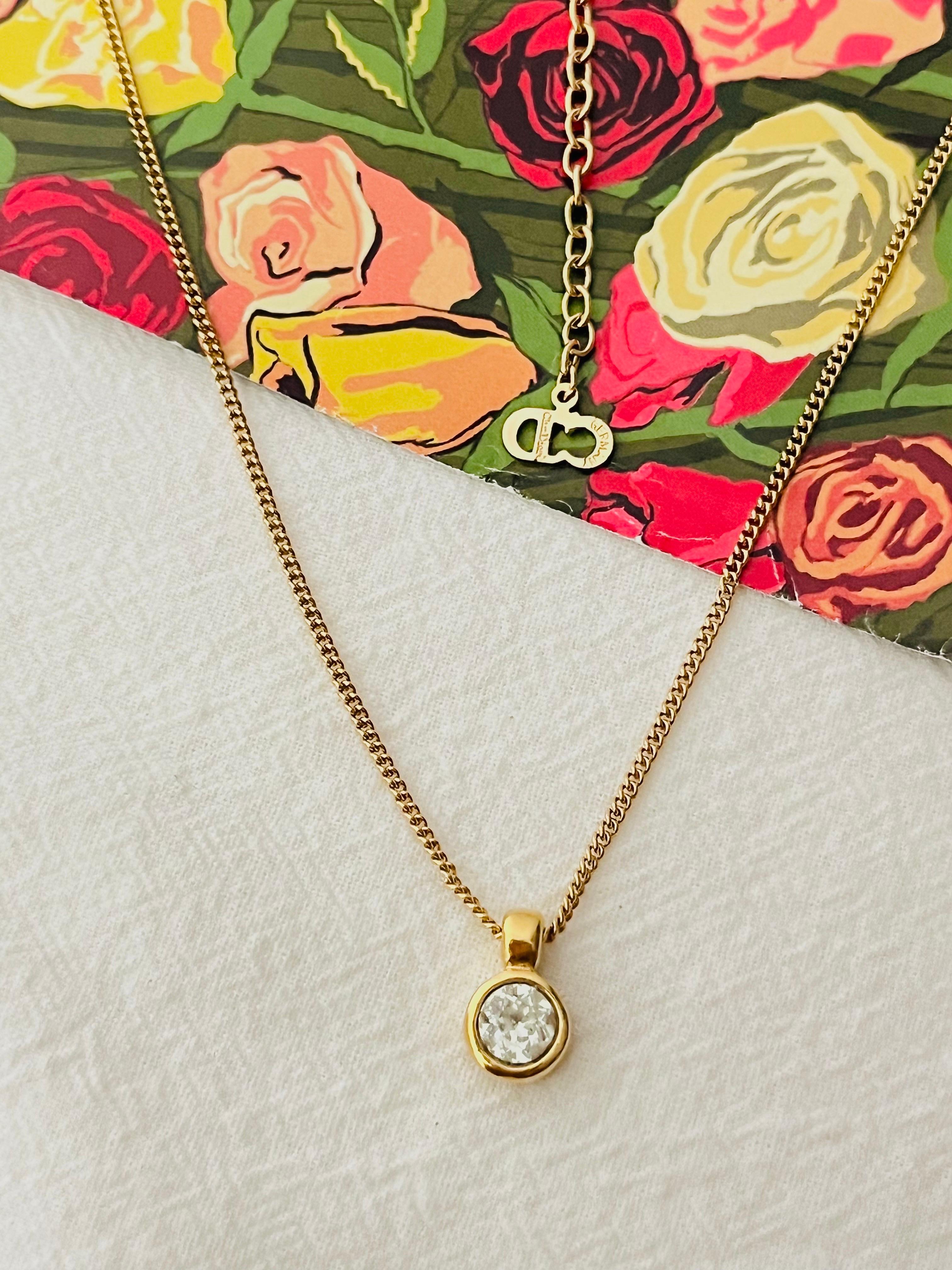 Christian Dior Vintage 1980s Circle Round White Clear Crystal Pendant Necklace, Gold Plated

Very excellent condition. Very beautiful. 

Rare to find. Signed at clasp. 100% Genuine. 

Material: Gold plated metal, Rhinestone.

Size:  38 cm. Extend