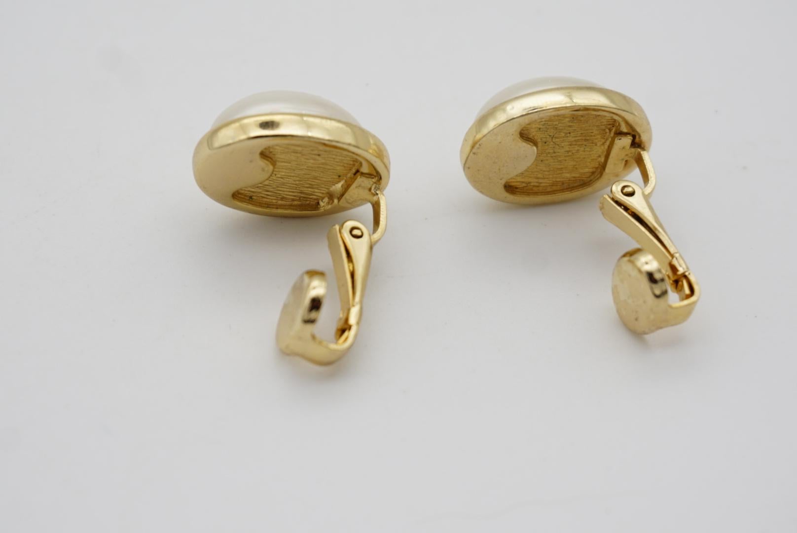 Christian Dior Vintage 1980s Classic Bright White Pearl Oval Gold Clip Earrings For Sale 9