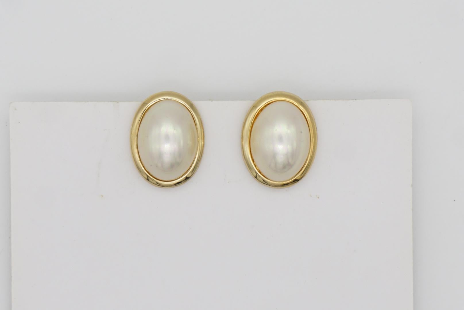 Christian Dior Vintage 1980s Classic Bright White Pearl Oval Gold Clip Earrings For Sale 7