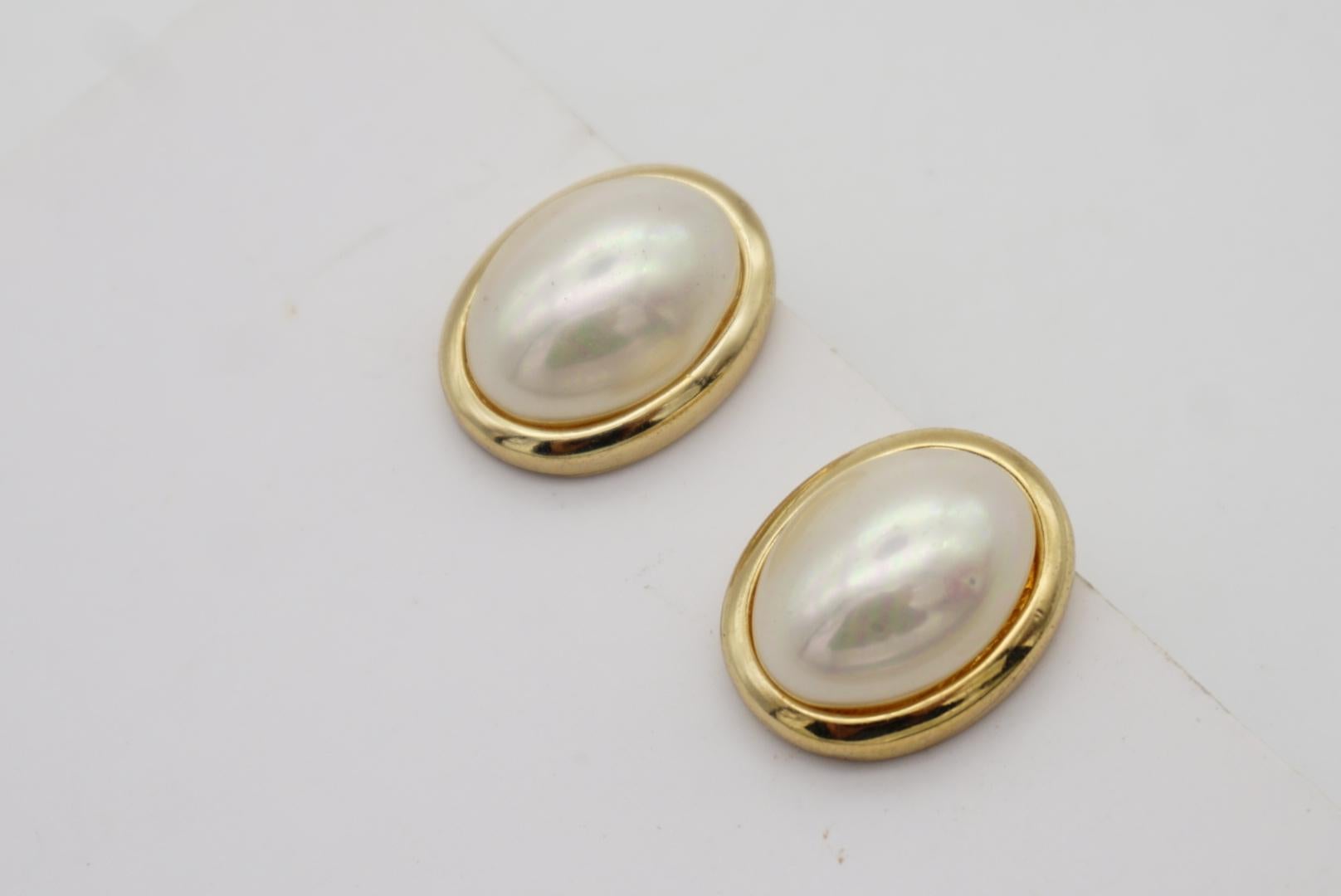 Christian Dior Vintage 1980s Classic Bright White Pearl Oval Gold Clip Earrings For Sale 9
