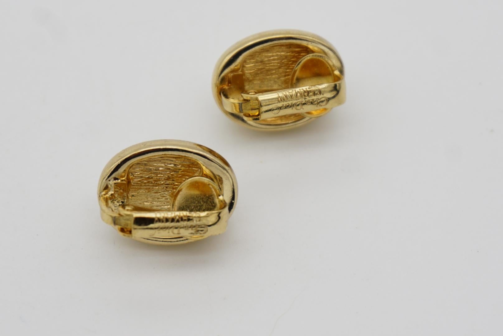 Christian Dior Vintage 1980s Classic Bright White Pearl Oval Gold Clip Earrings For Sale 10