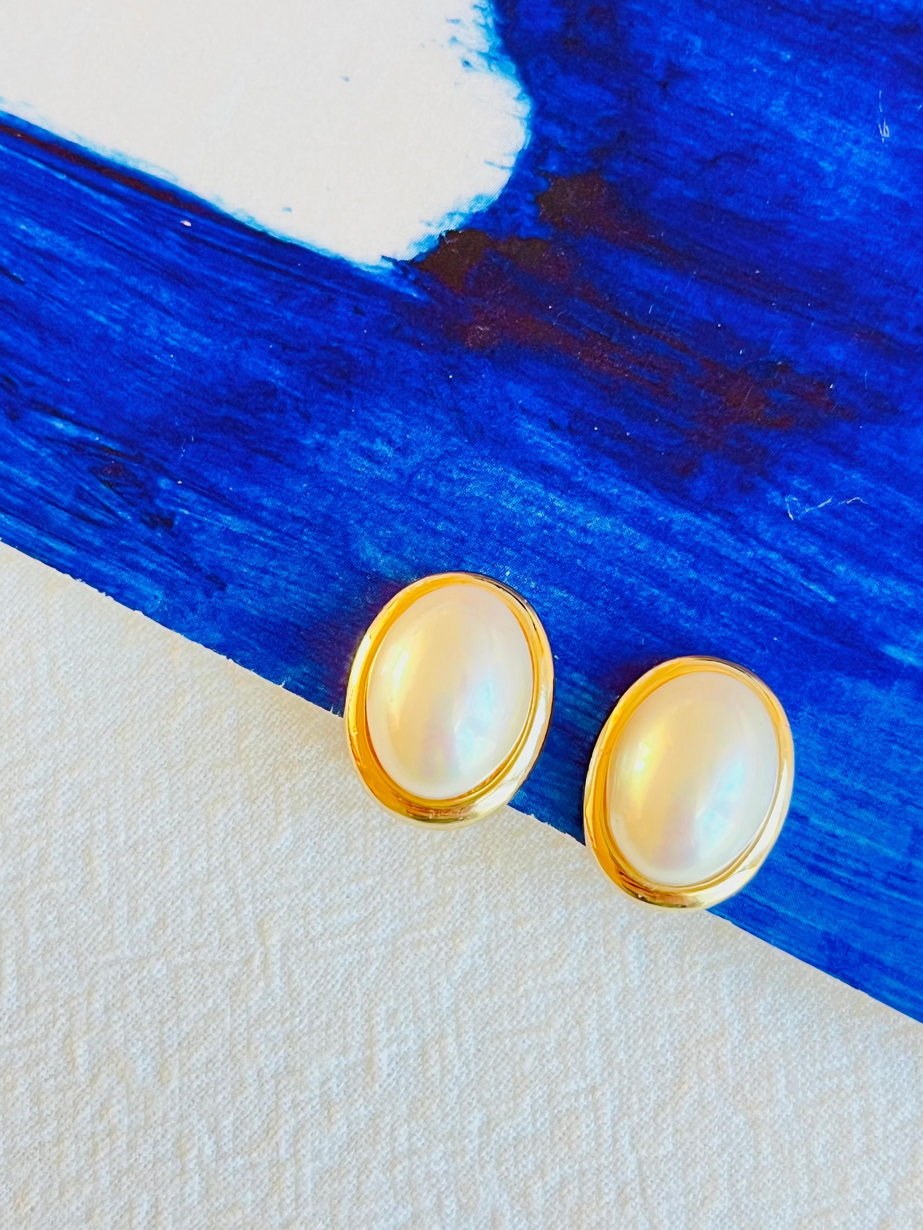Baroque Christian Dior Vintage 1980s Classic Bright White Pearl Oval Gold Clip Earrings For Sale