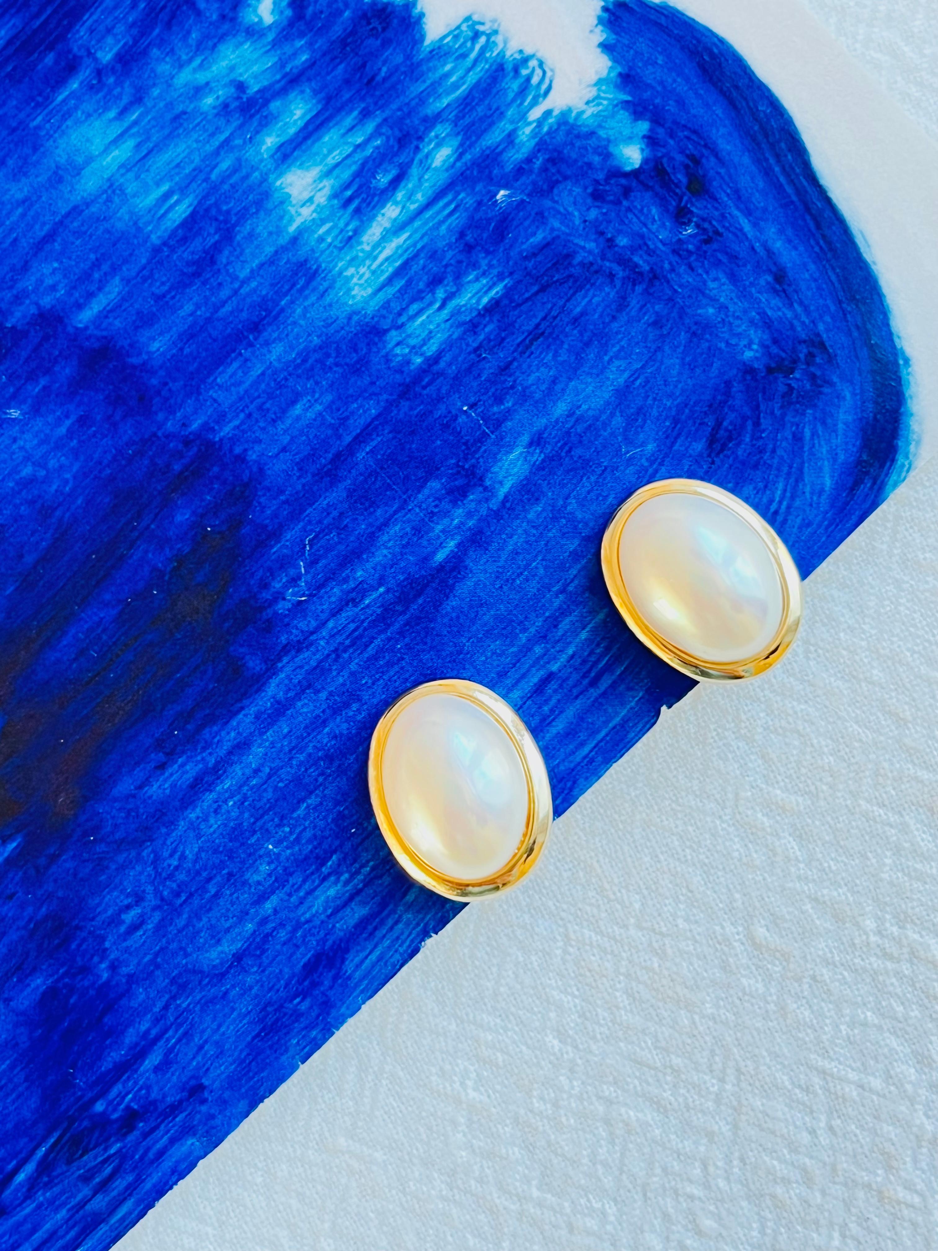 Women's or Men's Christian Dior Vintage 1980s Classic Bright White Pearl Oval Gold Clip Earrings For Sale