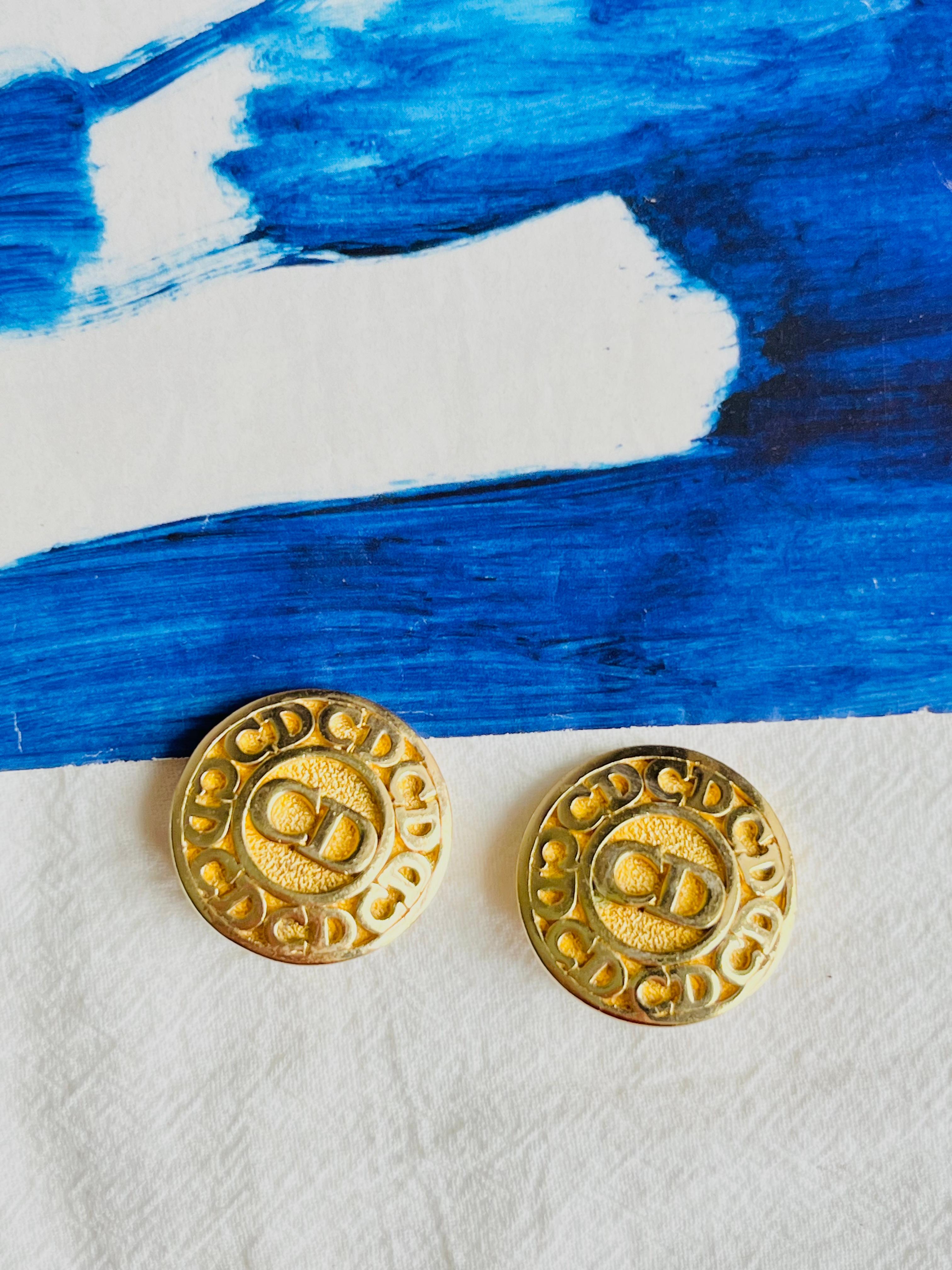 Christian Dior Vintage 1980s Classic Logo CD Button Round Circle Clip Earrings In Excellent Condition For Sale In Wokingham, England