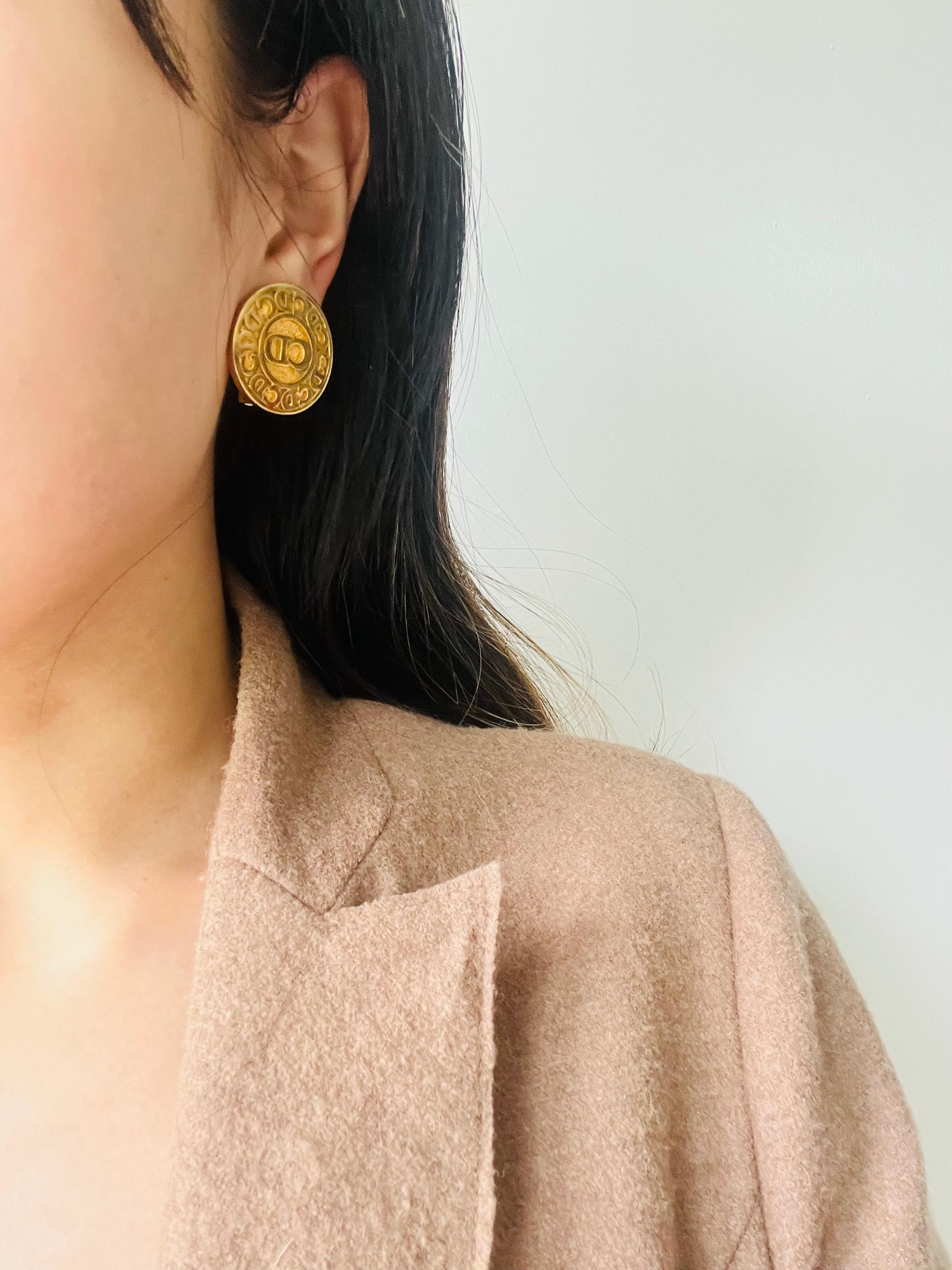 Christian Dior Vintage 1980s Classic Logo CD Button Round Circle Clip Earrings For Sale 1