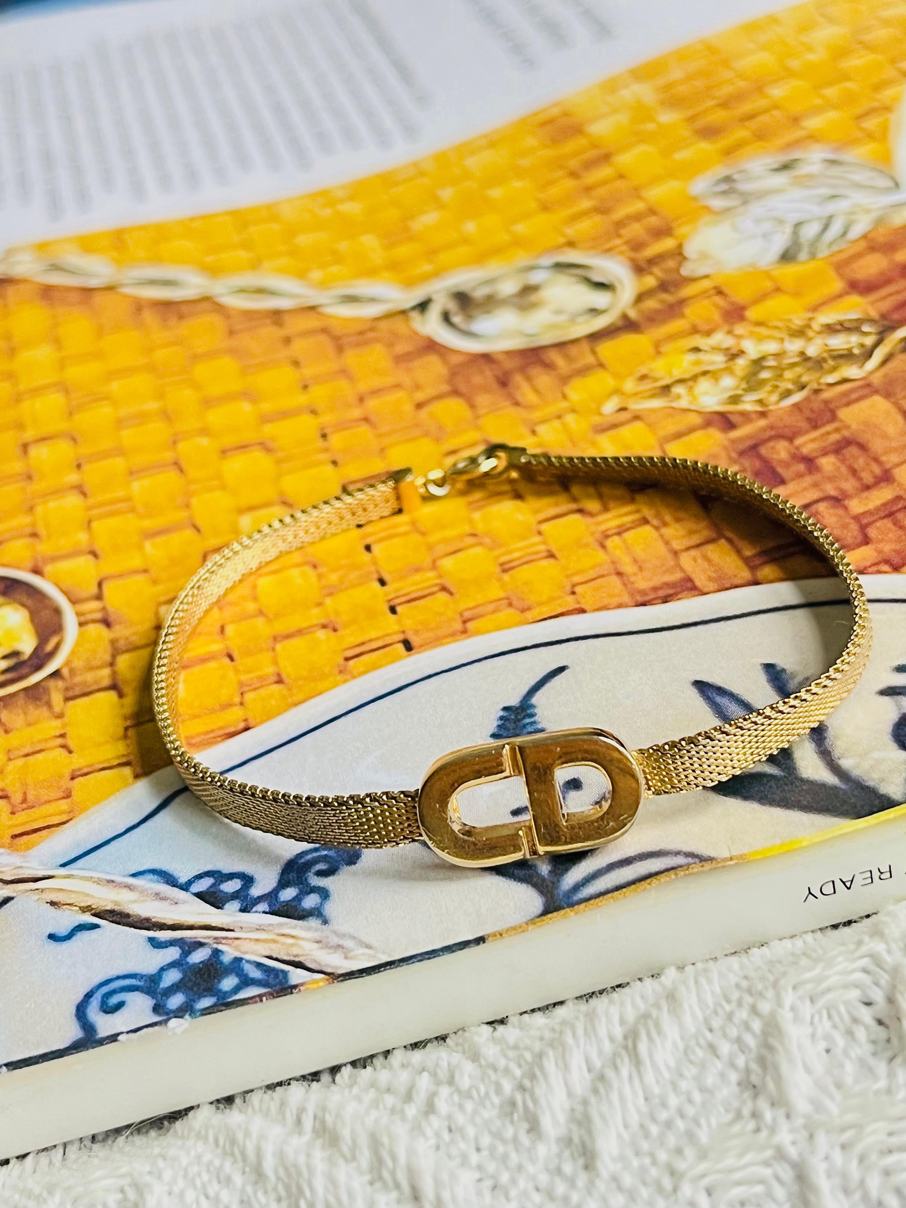 Christian Dior Vintage 1980s Classic Logo CD Monogram Mesh Woven Gold Bracelet In Good Condition For Sale In Wokingham, England