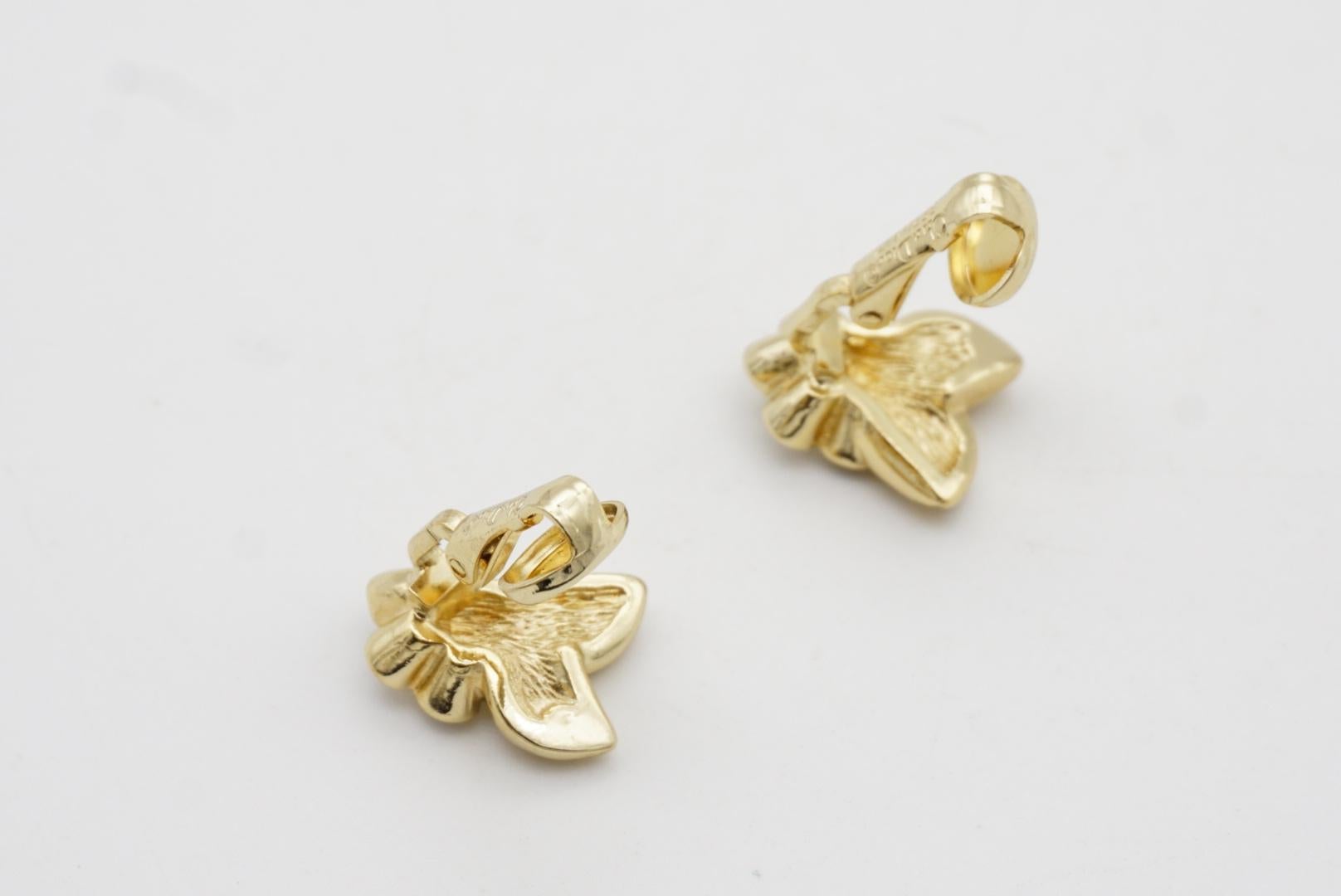 Christian Dior Vintage 1980s Cluster Sapphire Flower Leaf Crystal Clip Earrings For Sale 9