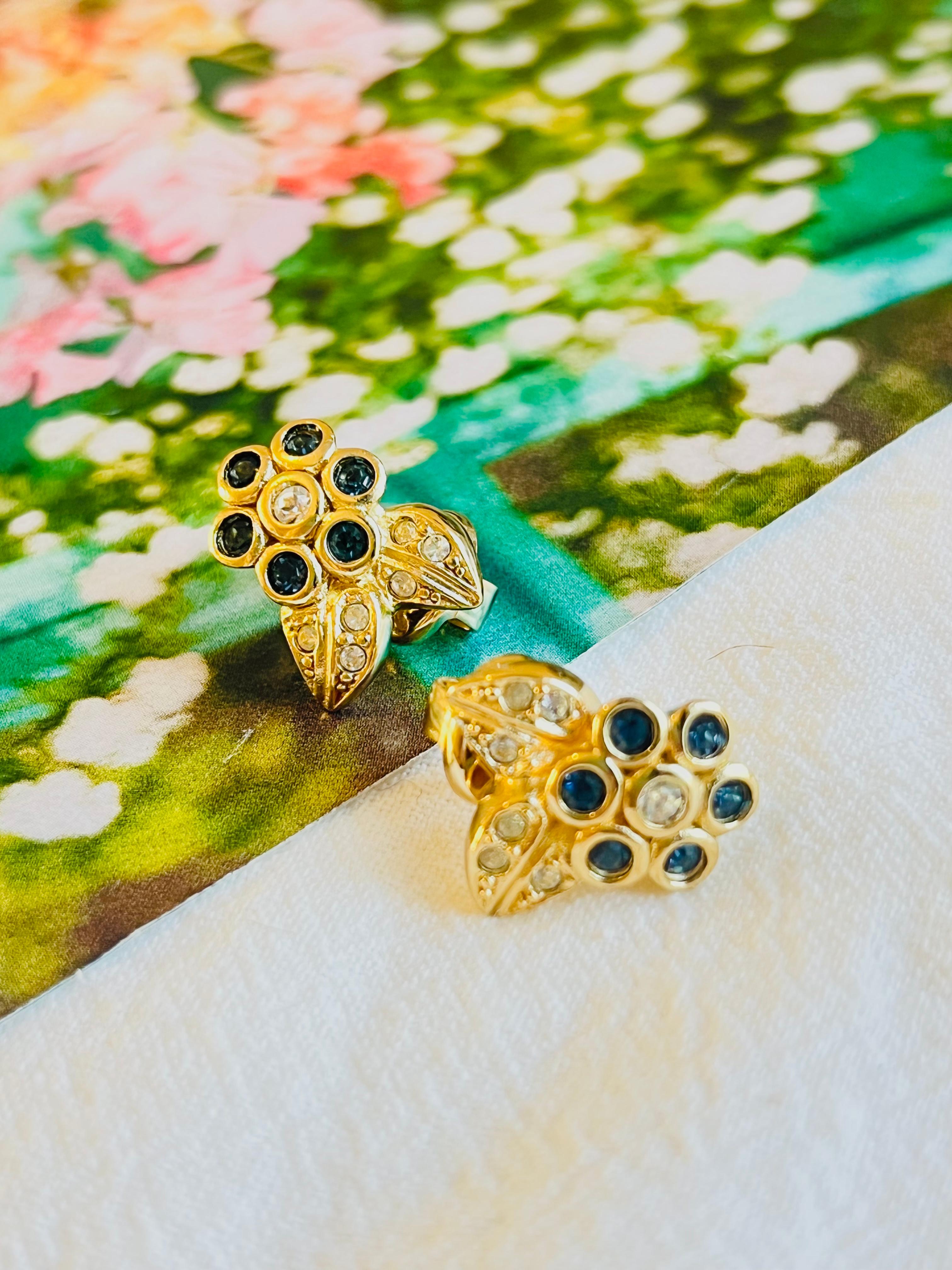 Christian Dior Vintage 1980s Cluster Sapphire Flower Leaf Crystal Clip Earrings In Excellent Condition For Sale In Wokingham, England